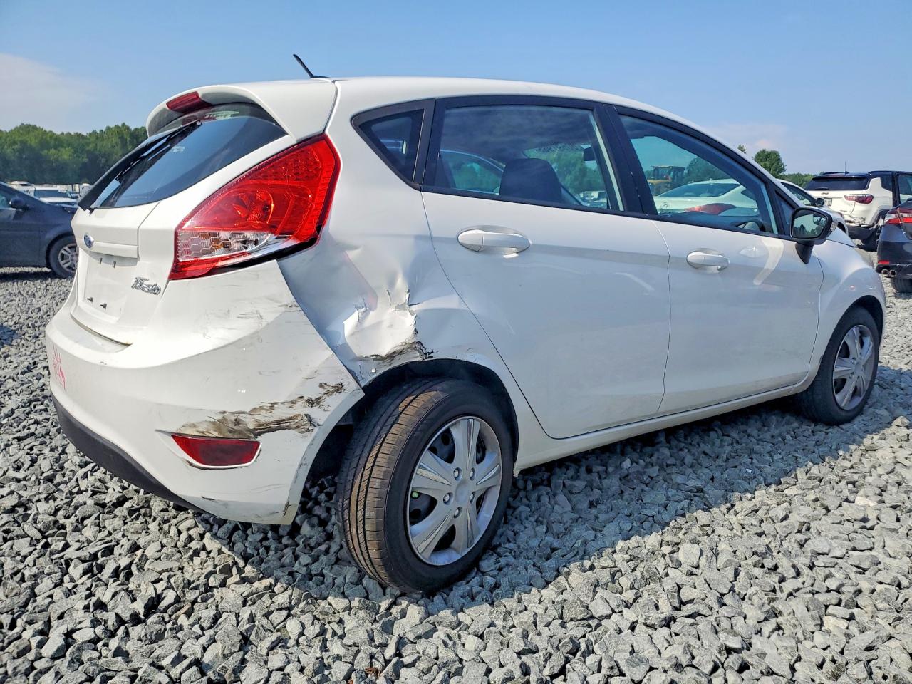 2013 Ford Fiesta Se White vin: 3FADP4EJ2DM201882