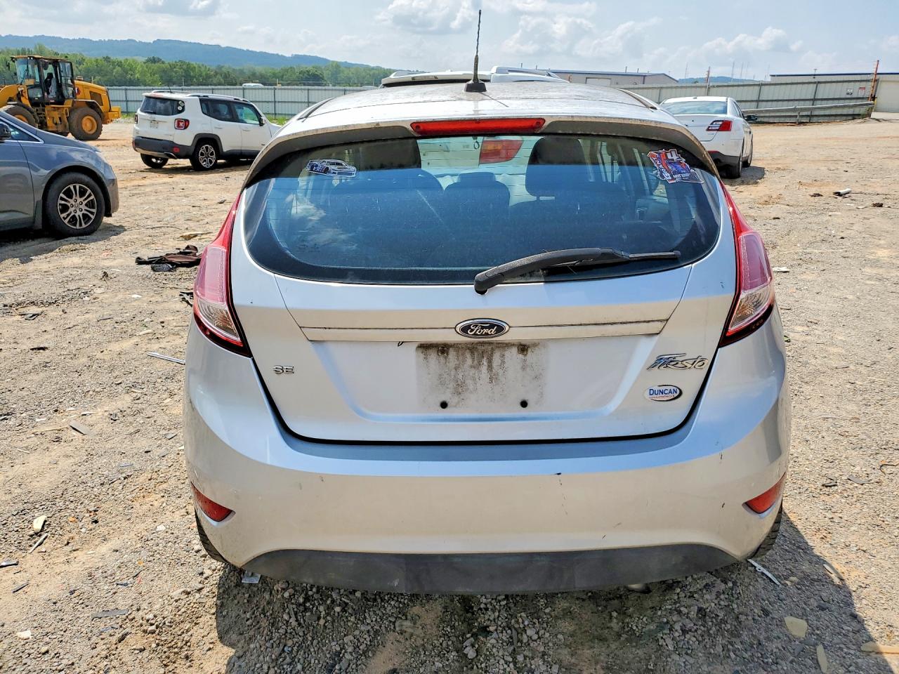 2014 Ford Fiesta Se Серебряный vin: 3FADP4EJ2EM122990