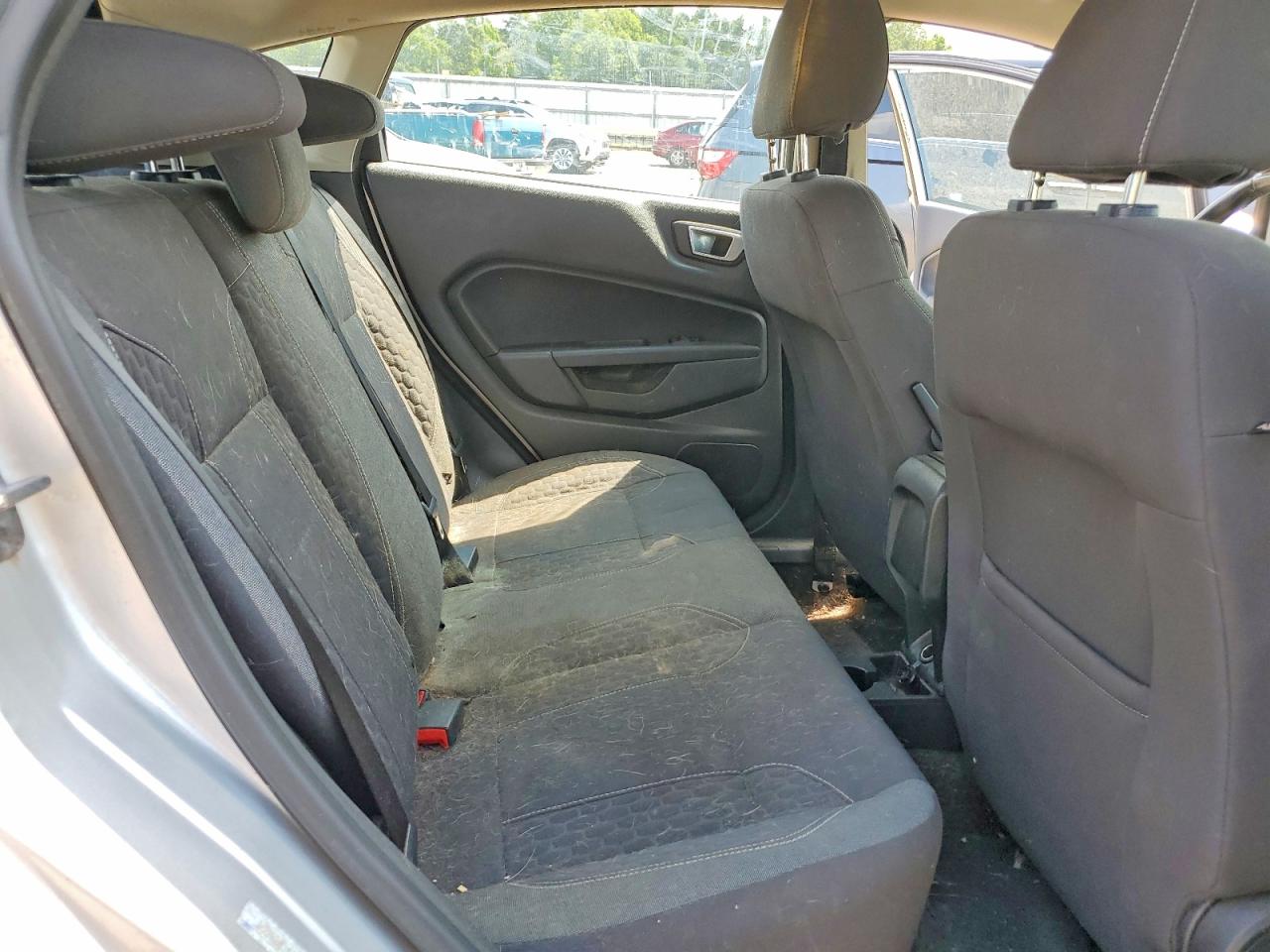 2014 Ford Fiesta Se Серебряный vin: 3FADP4EJ2EM122990