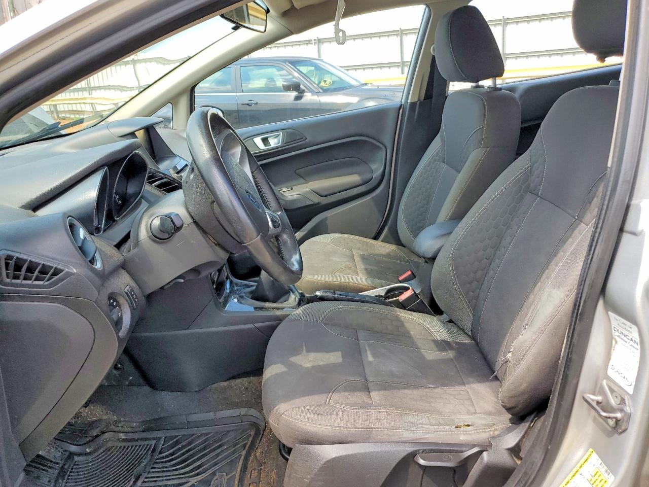 2014 Ford Fiesta Se Серебряный vin: 3FADP4EJ2EM122990