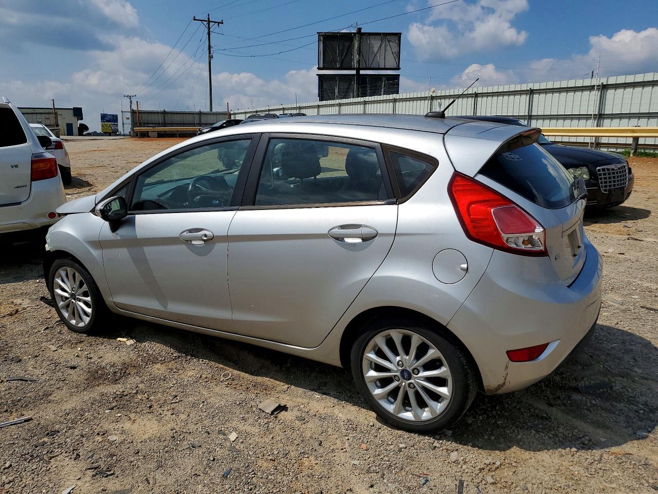 2014 Ford Fiesta Se Серебряный vin: 3FADP4EJ2EM122990