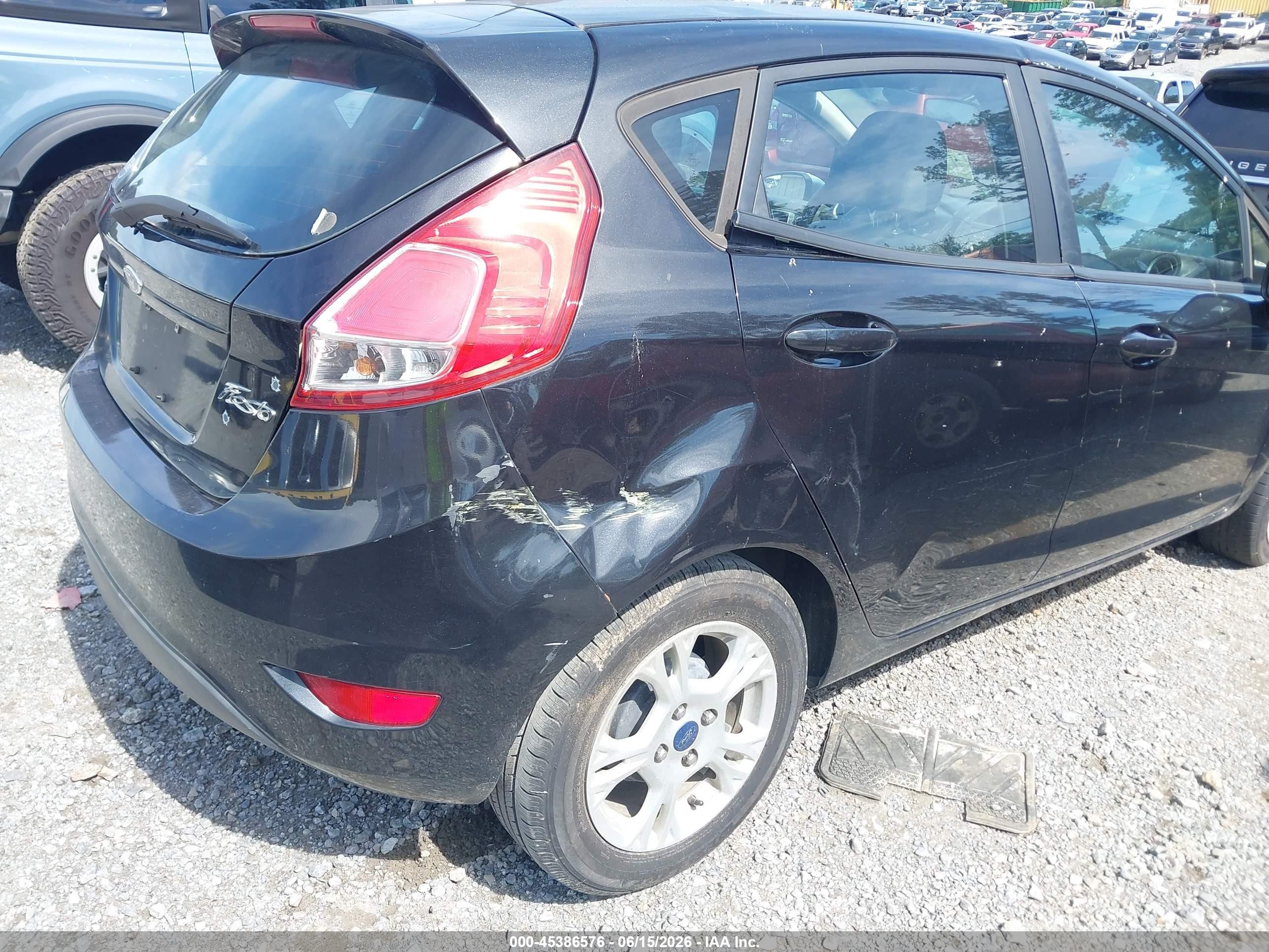 2015 Ford Fiesta Se Black vin: 3FADP4EJ2FM208589