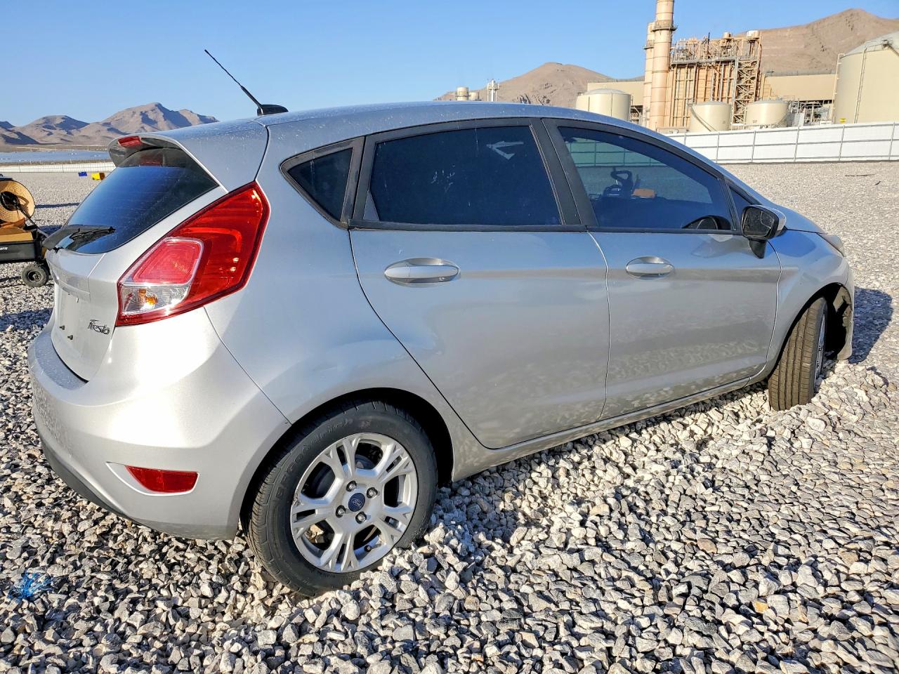 2015 Ford Fiesta Se Серебряный vin: 3FADP4EJ2FM211282