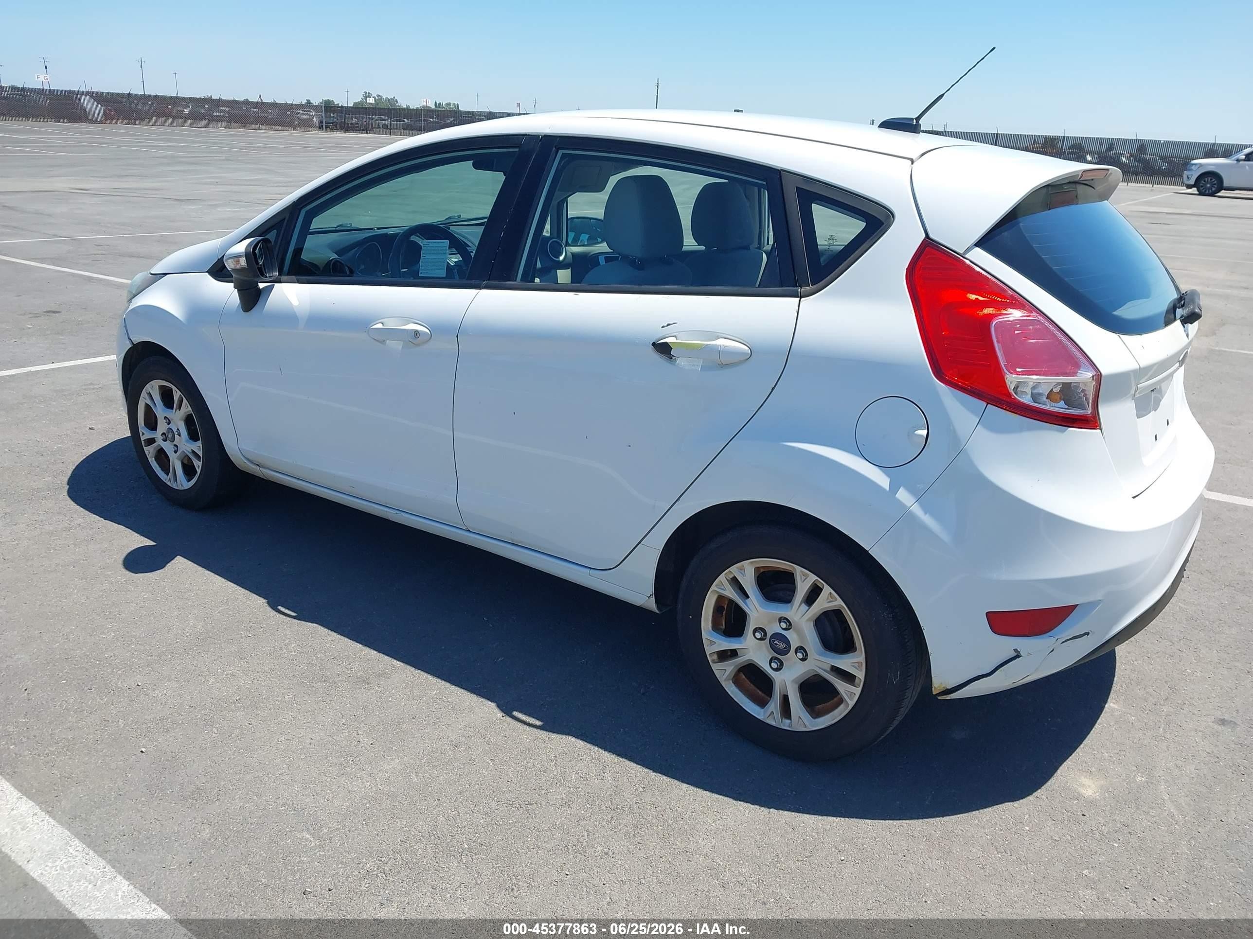 2014 Ford Fiesta Se Белый vin: 3FADP4EJ3EM121296