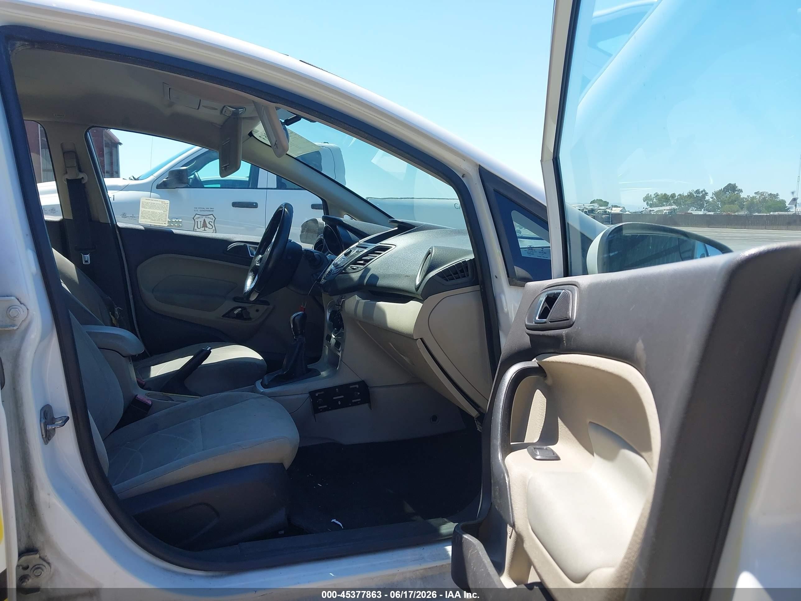2014 Ford Fiesta Se Белый vin: 3FADP4EJ3EM121296