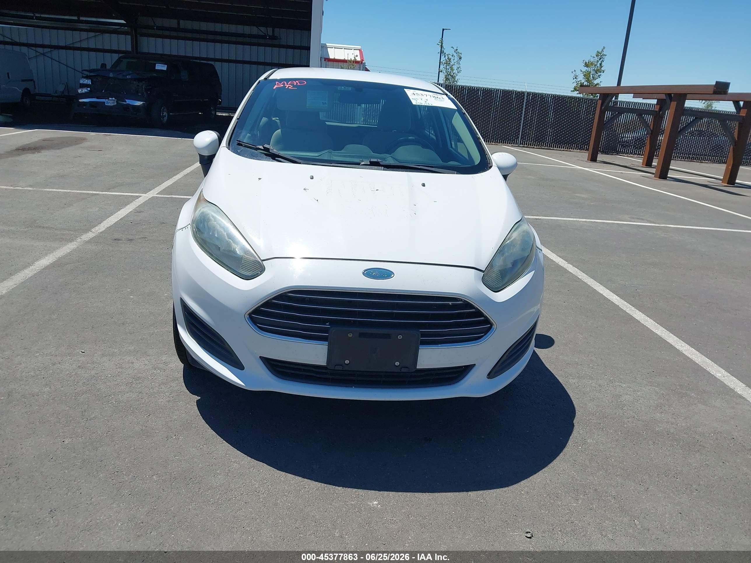 2014 Ford Fiesta Se Белый vin: 3FADP4EJ3EM121296