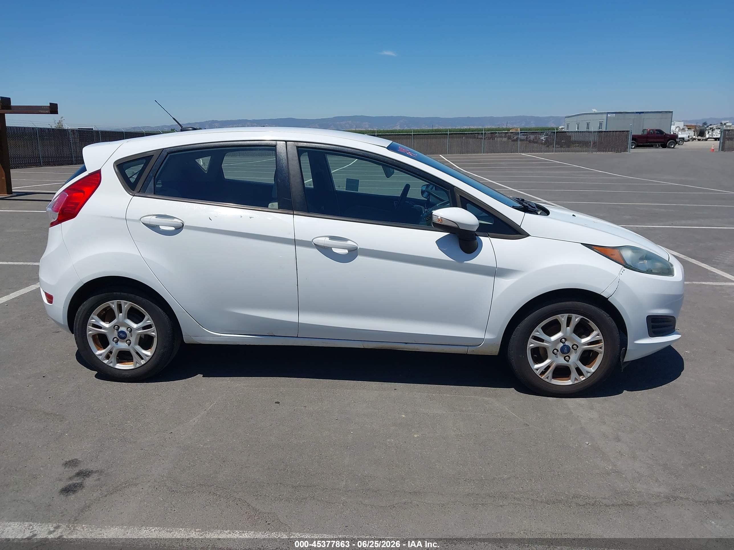 2014 Ford Fiesta Se Белый vin: 3FADP4EJ3EM121296