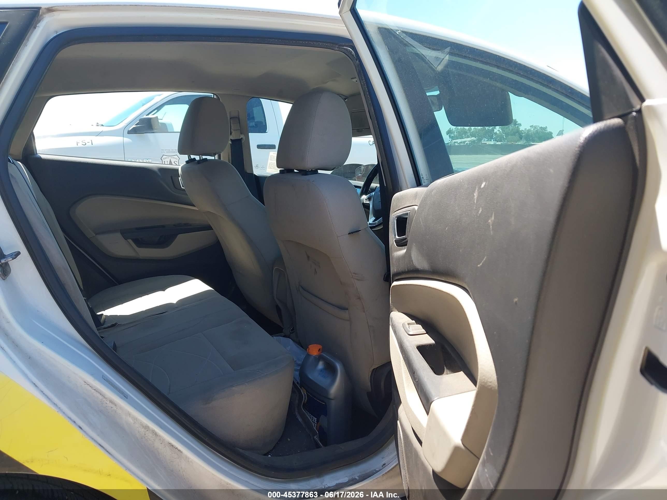 2014 Ford Fiesta Se Белый vin: 3FADP4EJ3EM121296