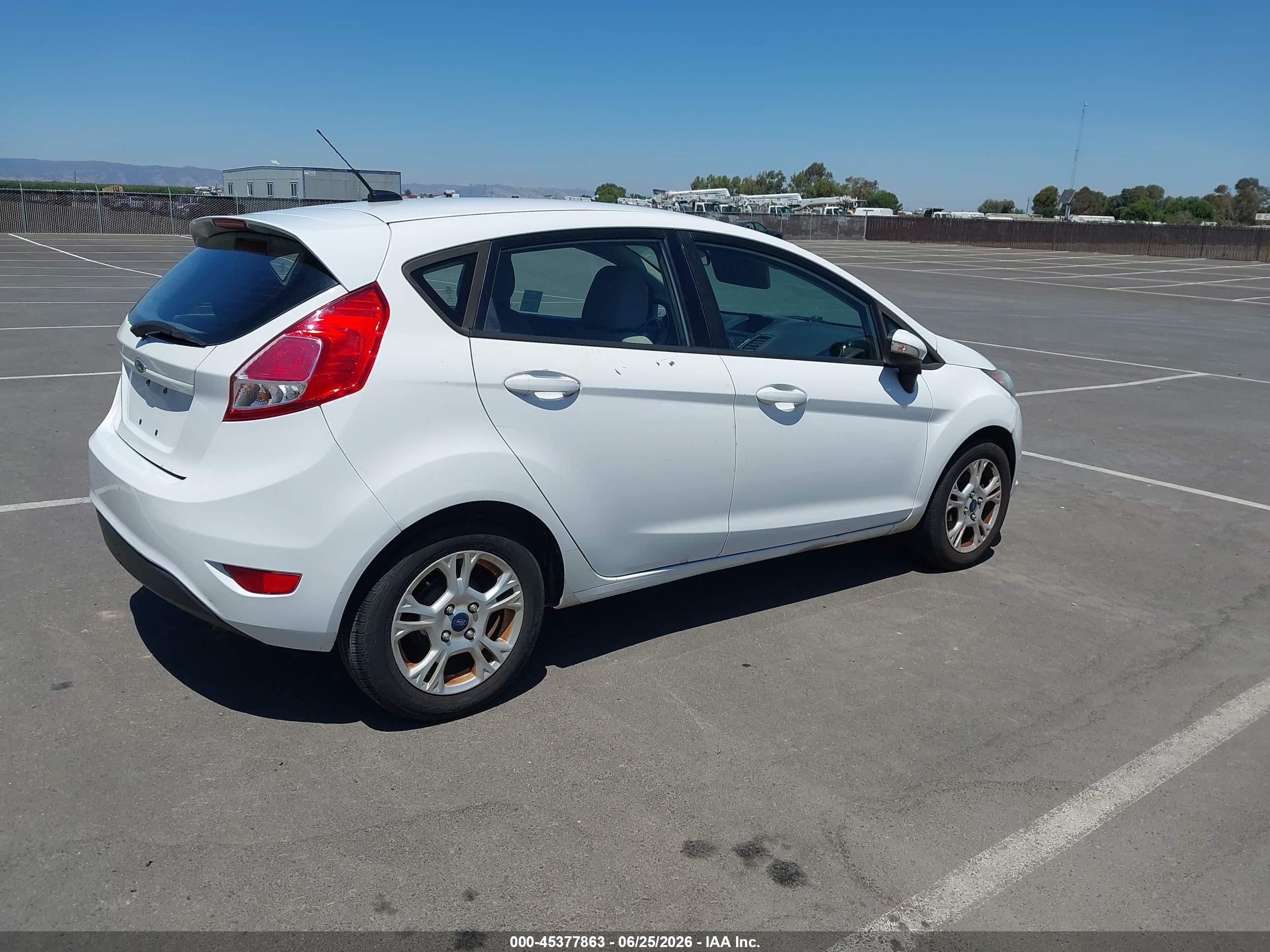 2014 Ford Fiesta Se Белый vin: 3FADP4EJ3EM121296