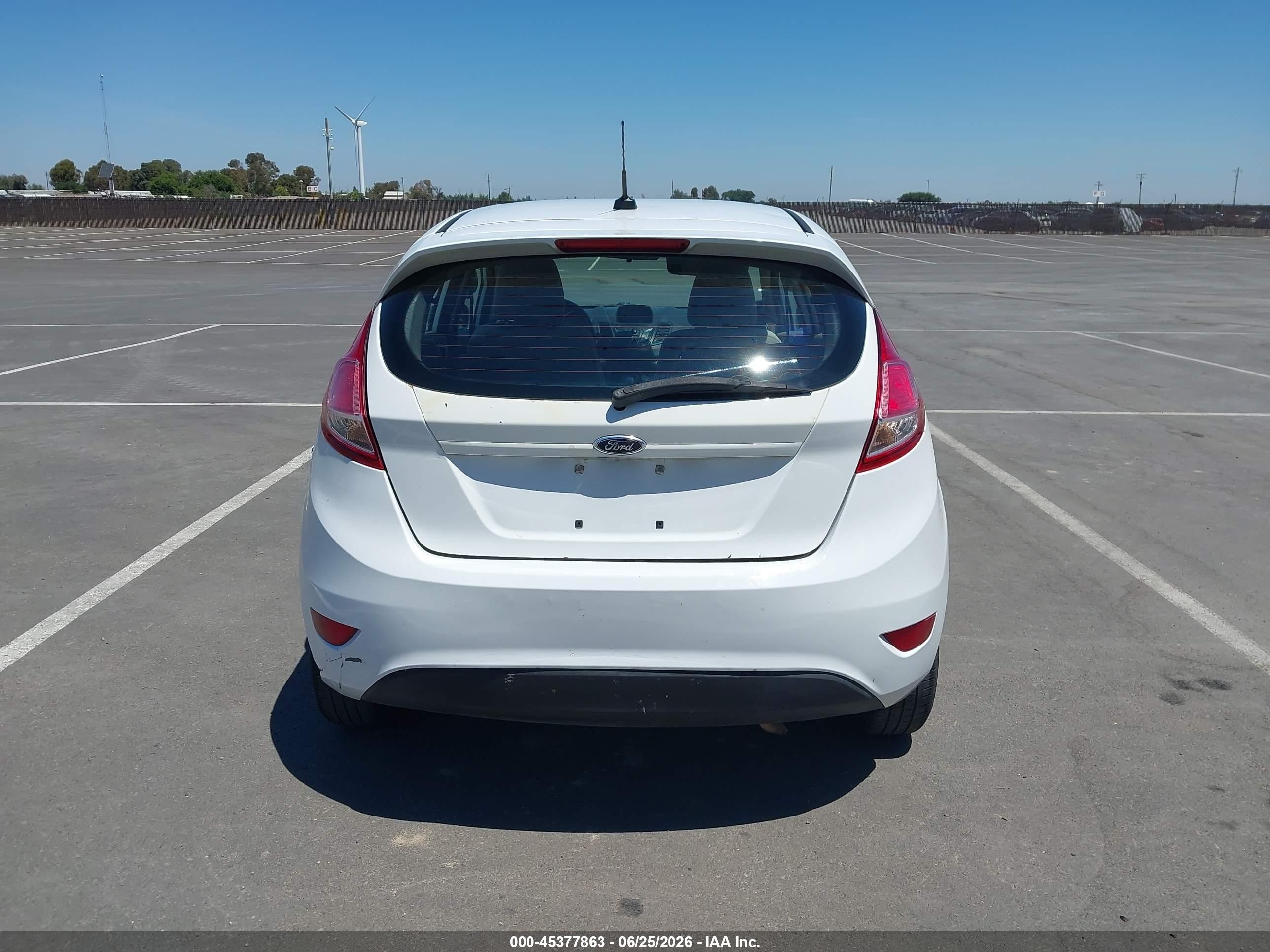2014 Ford Fiesta Se Белый vin: 3FADP4EJ3EM121296