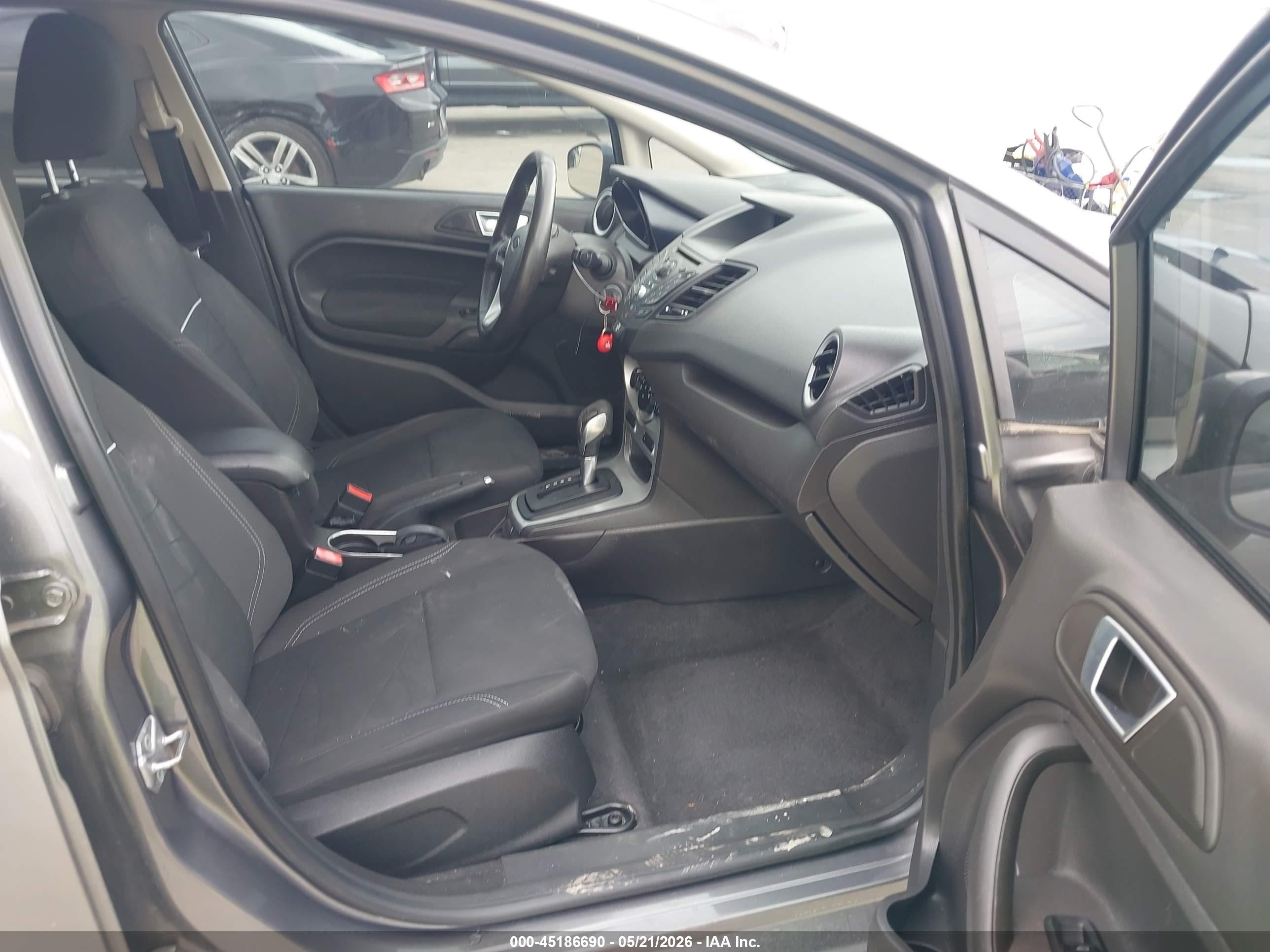 2014 Ford Fiesta Se Серый vin: 3FADP4EJ3EM174340