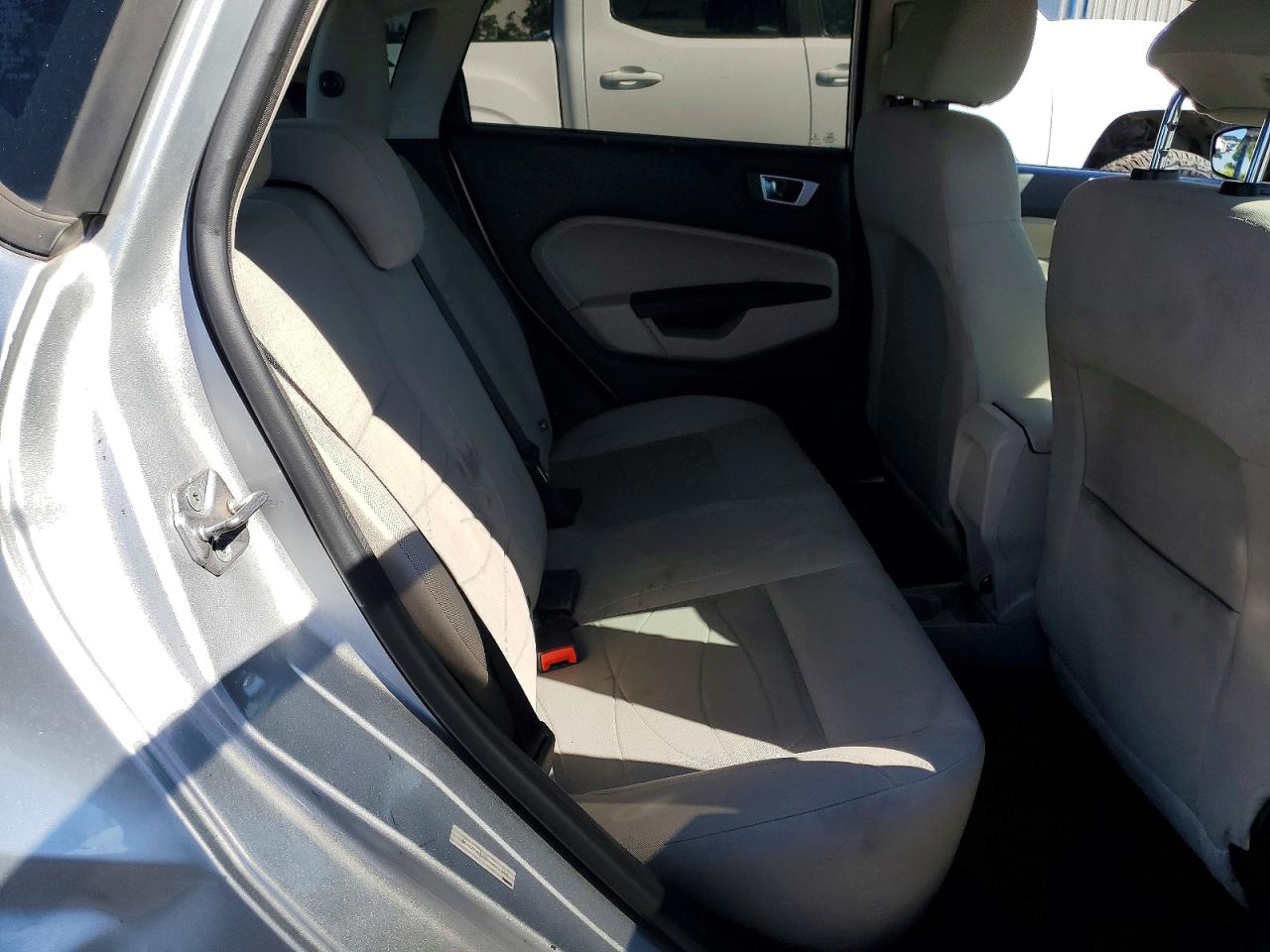 2014 Ford Fiesta Se Silver vin: 3FADP4EJ3EM203769