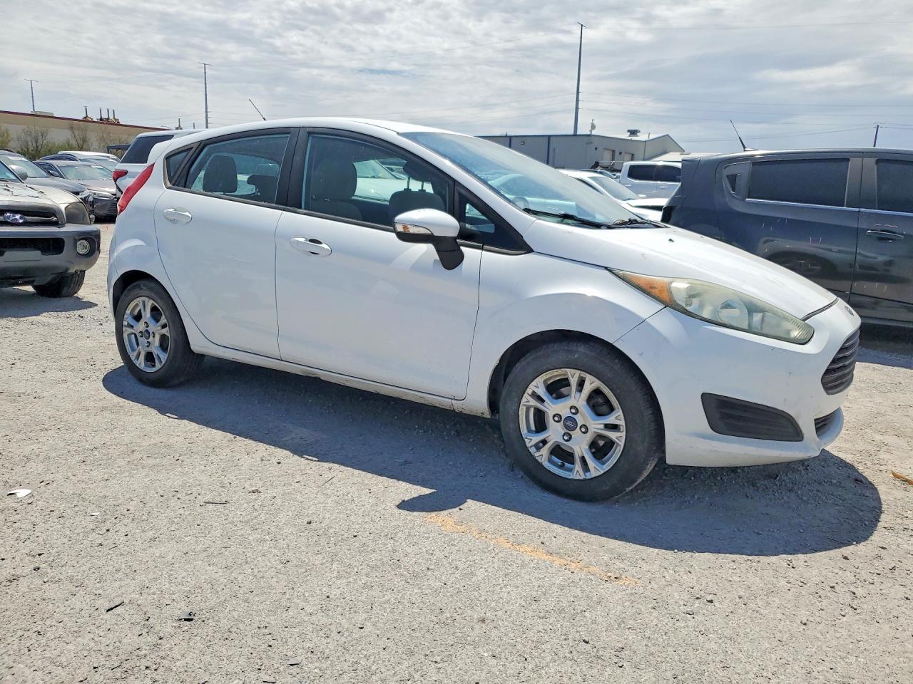 2015 Ford Fiesta Se White vin: 3FADP4EJ3FM146068