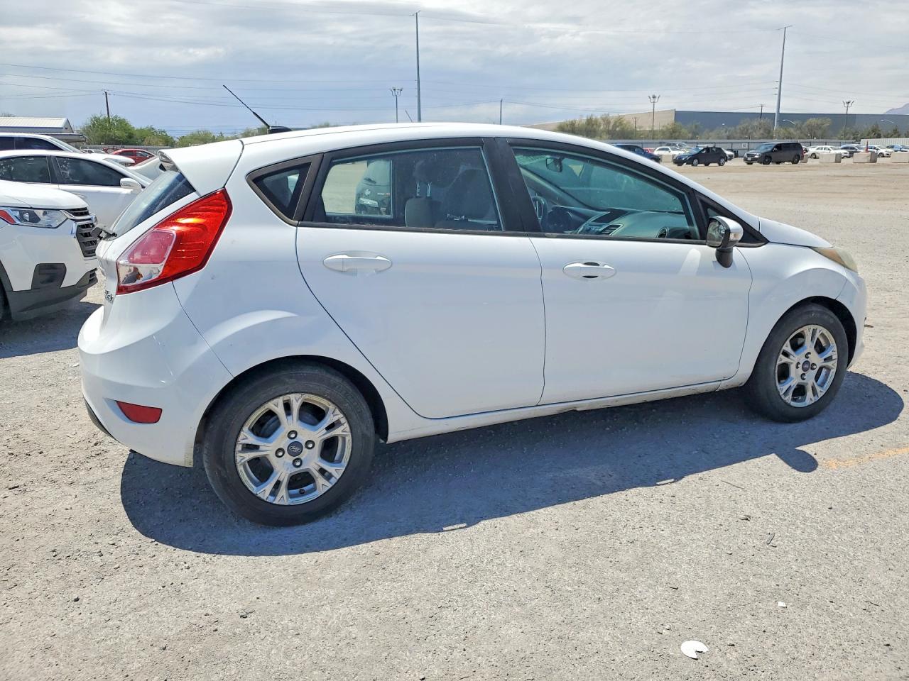 2015 Ford Fiesta Se White vin: 3FADP4EJ3FM146068