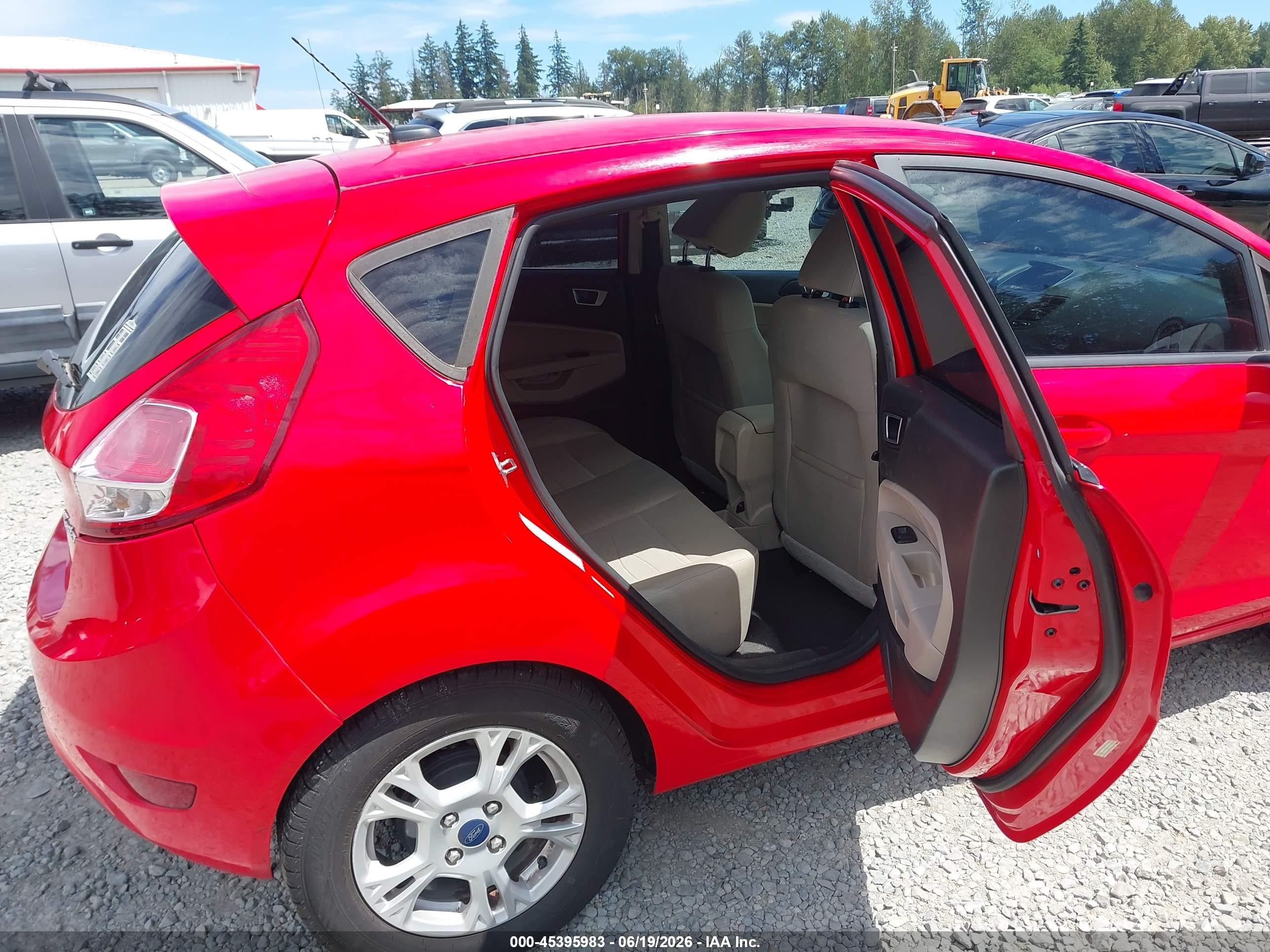 2015 Ford Fiesta Se Red vin: 3FADP4EJ3FM200551