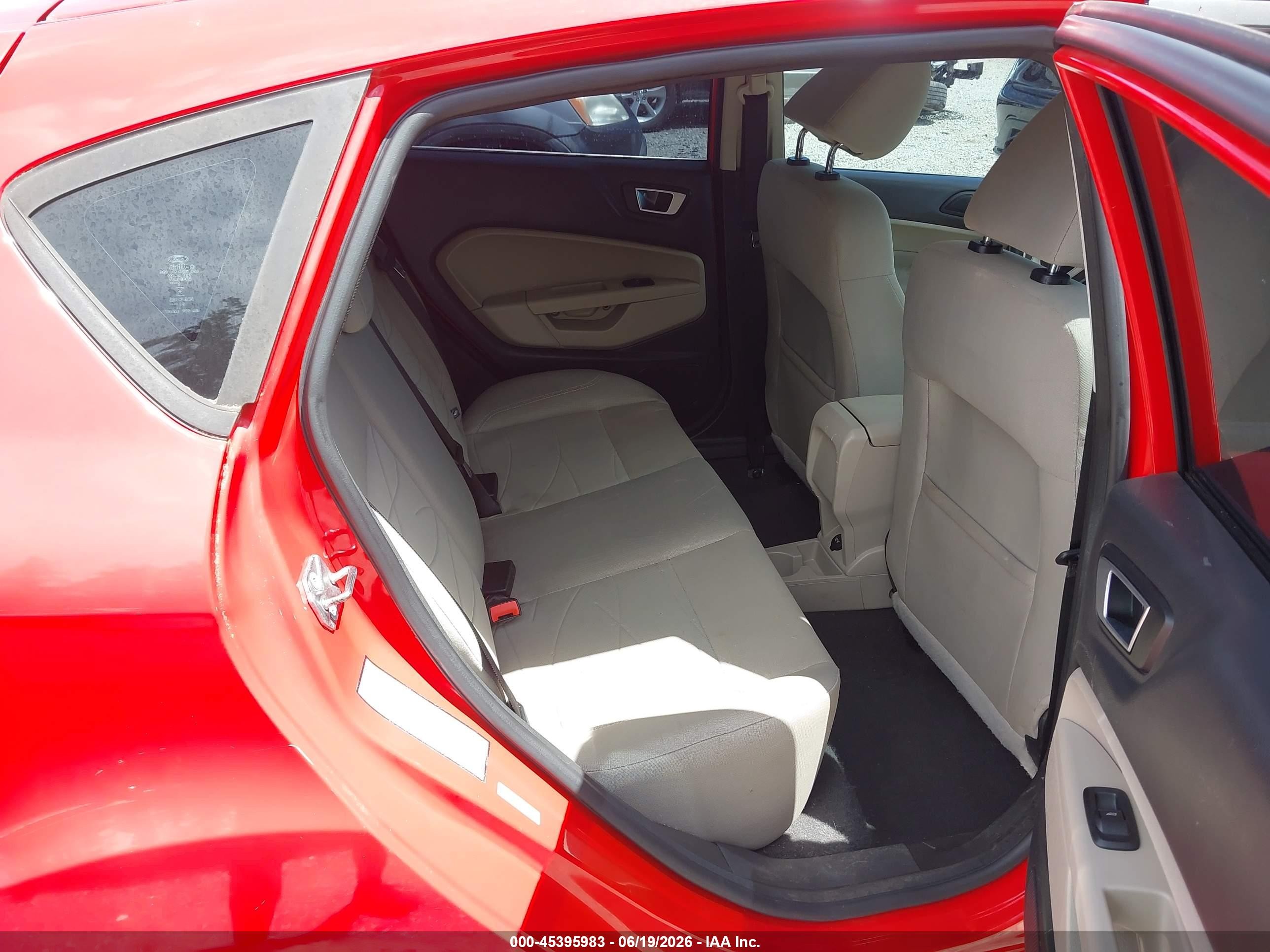 2015 Ford Fiesta Se Red vin: 3FADP4EJ3FM200551