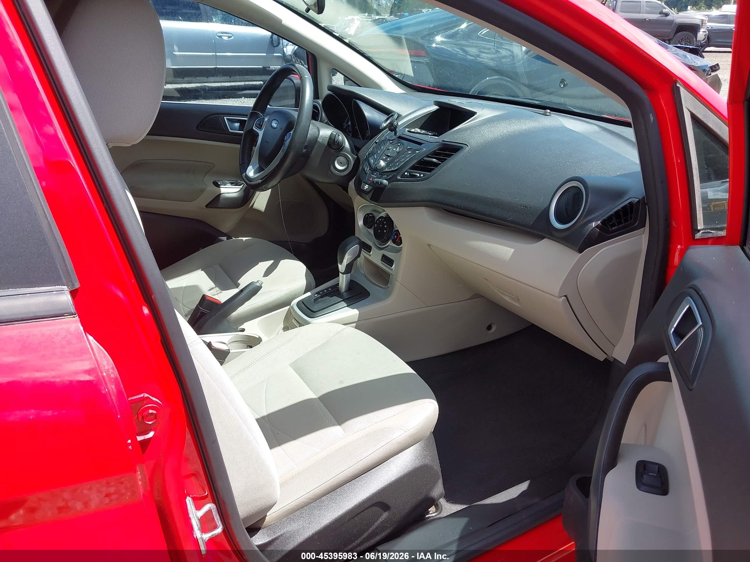 2015 Ford Fiesta Se Red vin: 3FADP4EJ3FM200551