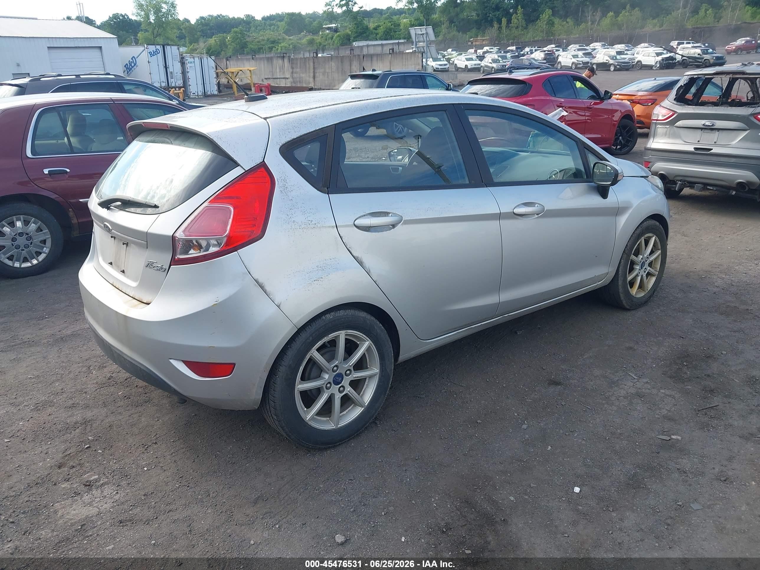 2015 Ford Fiesta Se Silver vin: 3FADP4EJ3FM208908