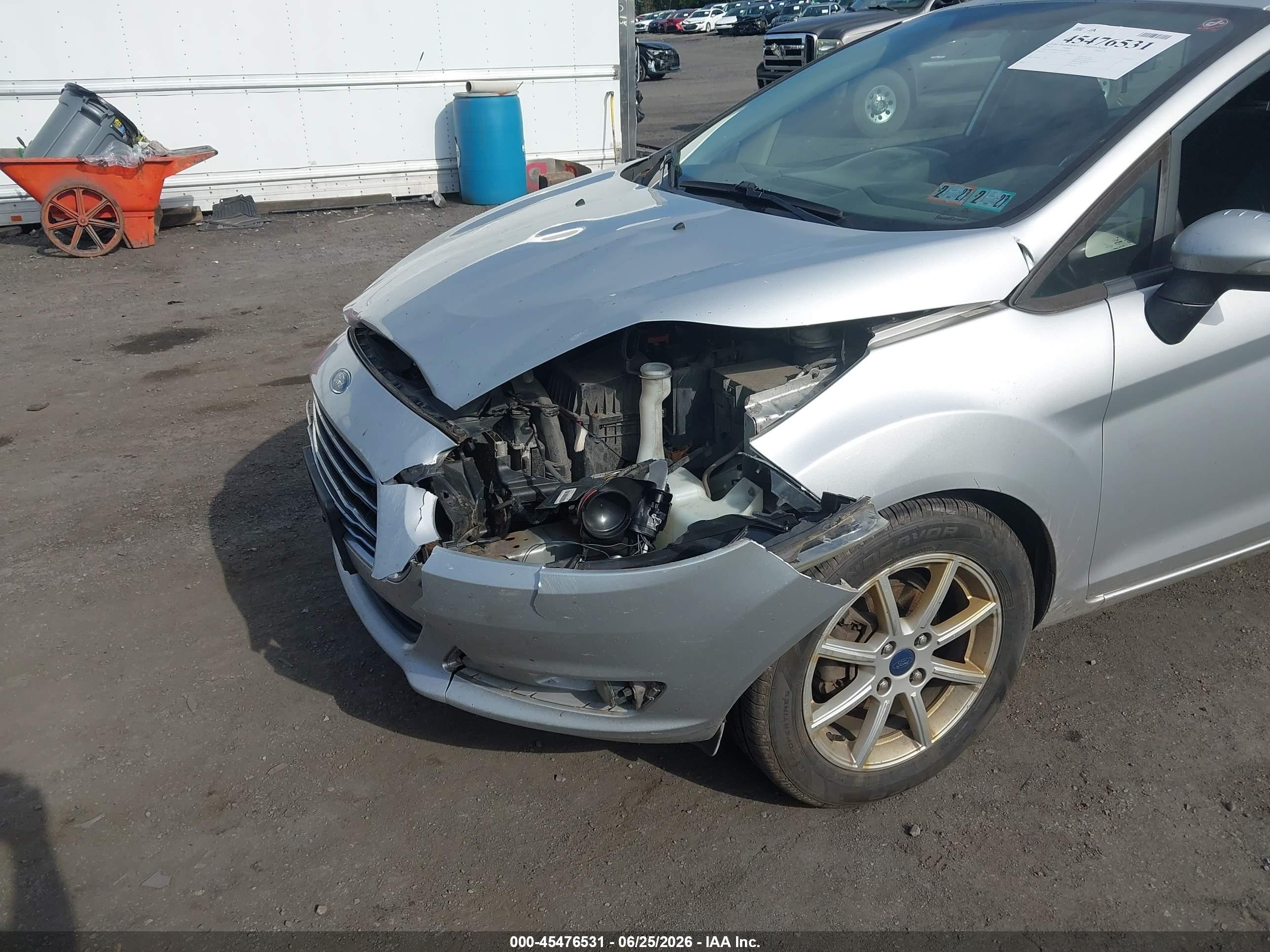 2015 Ford Fiesta Se Silver vin: 3FADP4EJ3FM208908