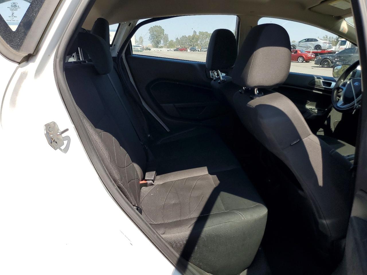 2015 Ford Fiesta Se Белый vin: 3FADP4EJ3FM224963