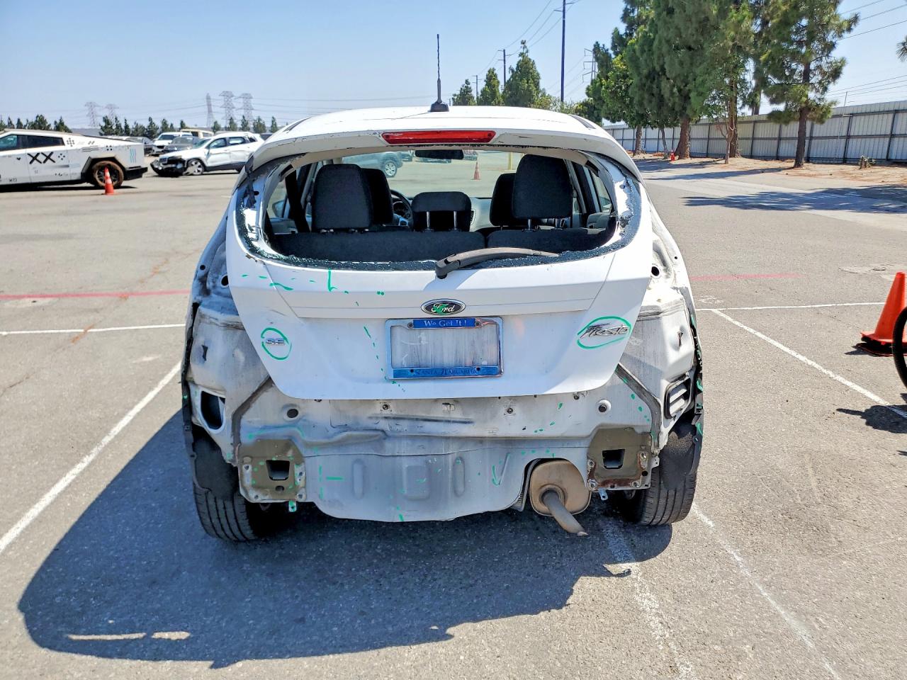 2015 Ford Fiesta Se Белый vin: 3FADP4EJ3FM224963