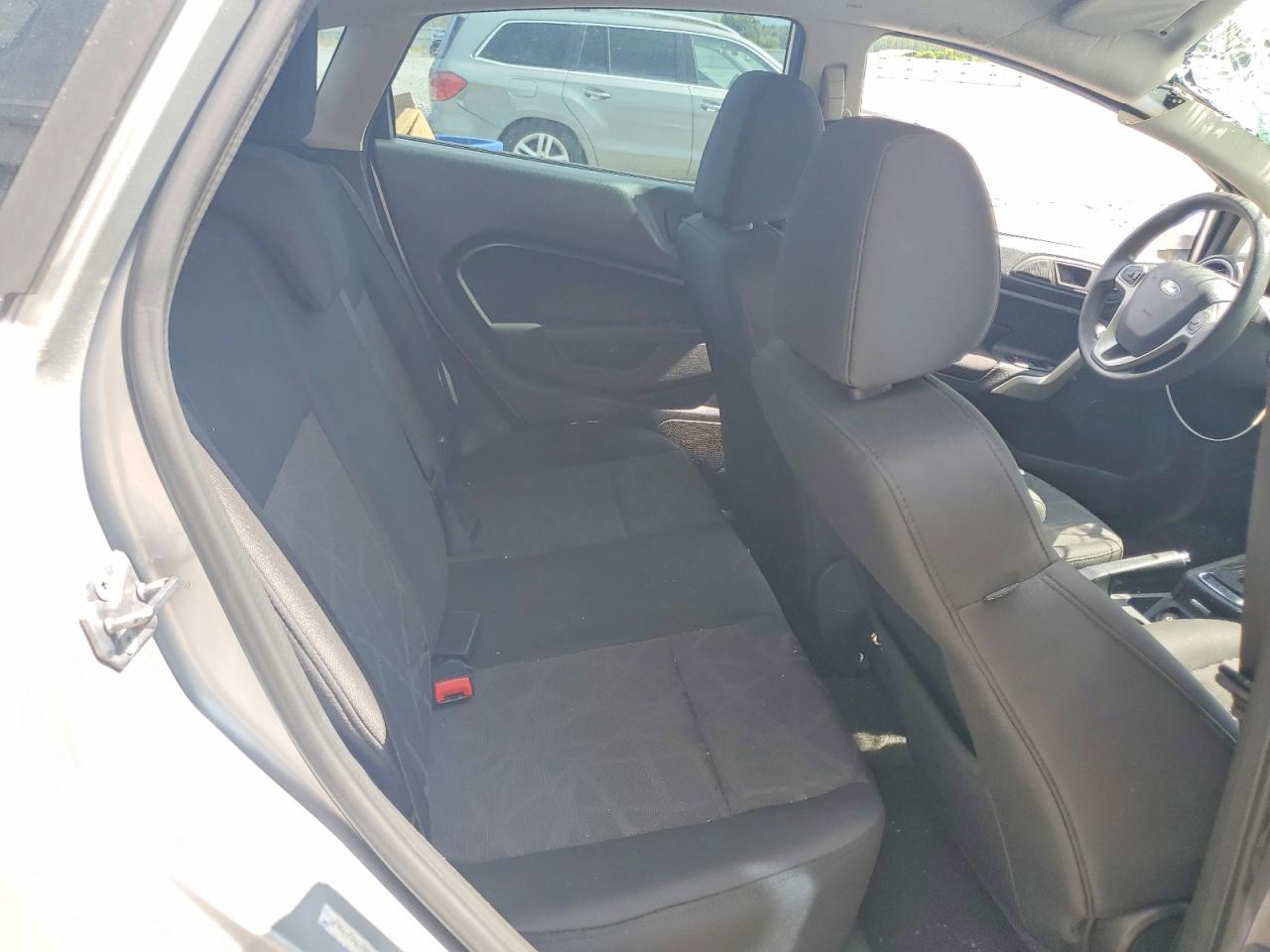 2013 Ford Fiesta Se Серебряный vin: 3FADP4EJ4DM158713