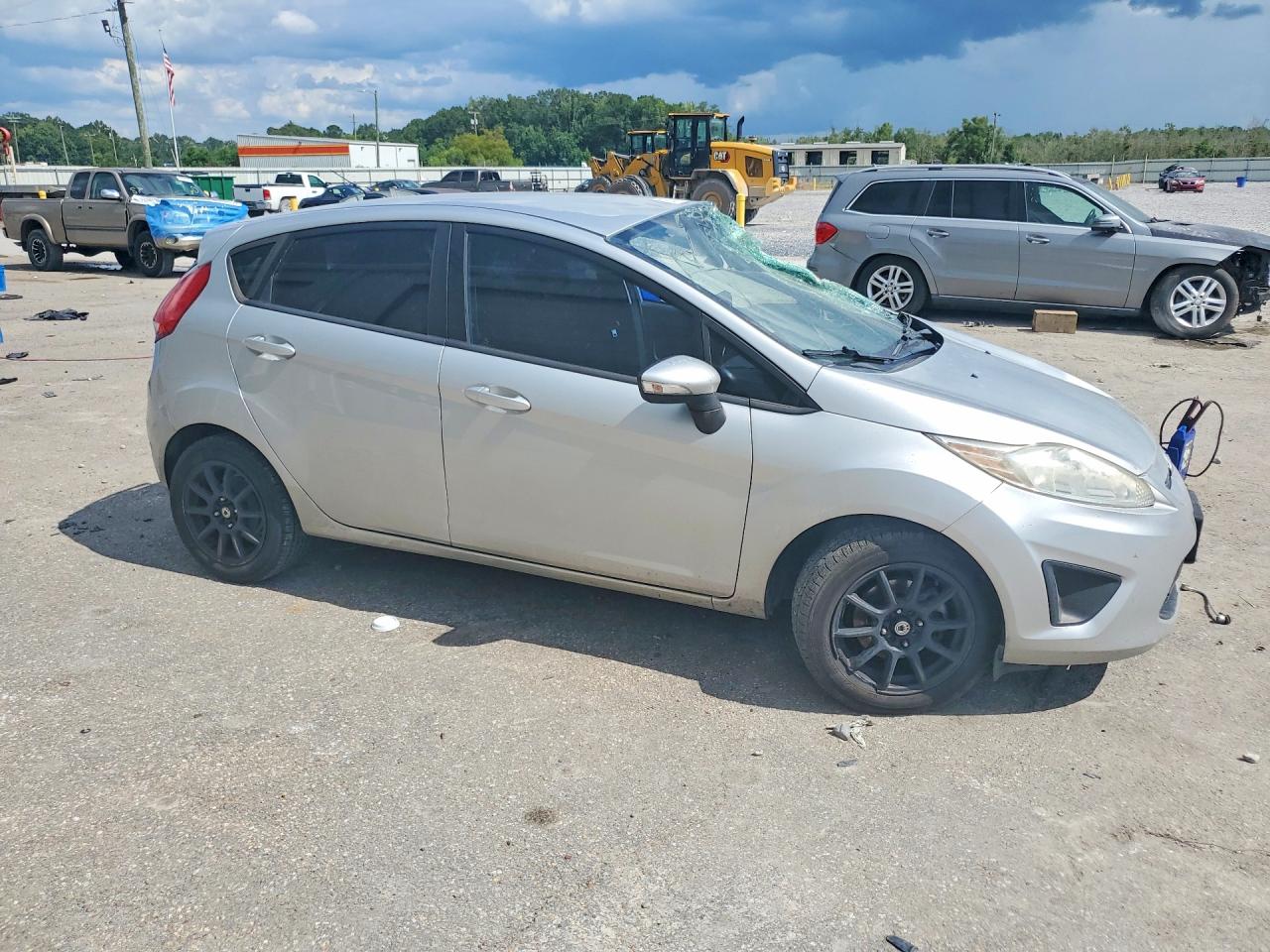 2013 Ford Fiesta Se Серебряный vin: 3FADP4EJ4DM158713