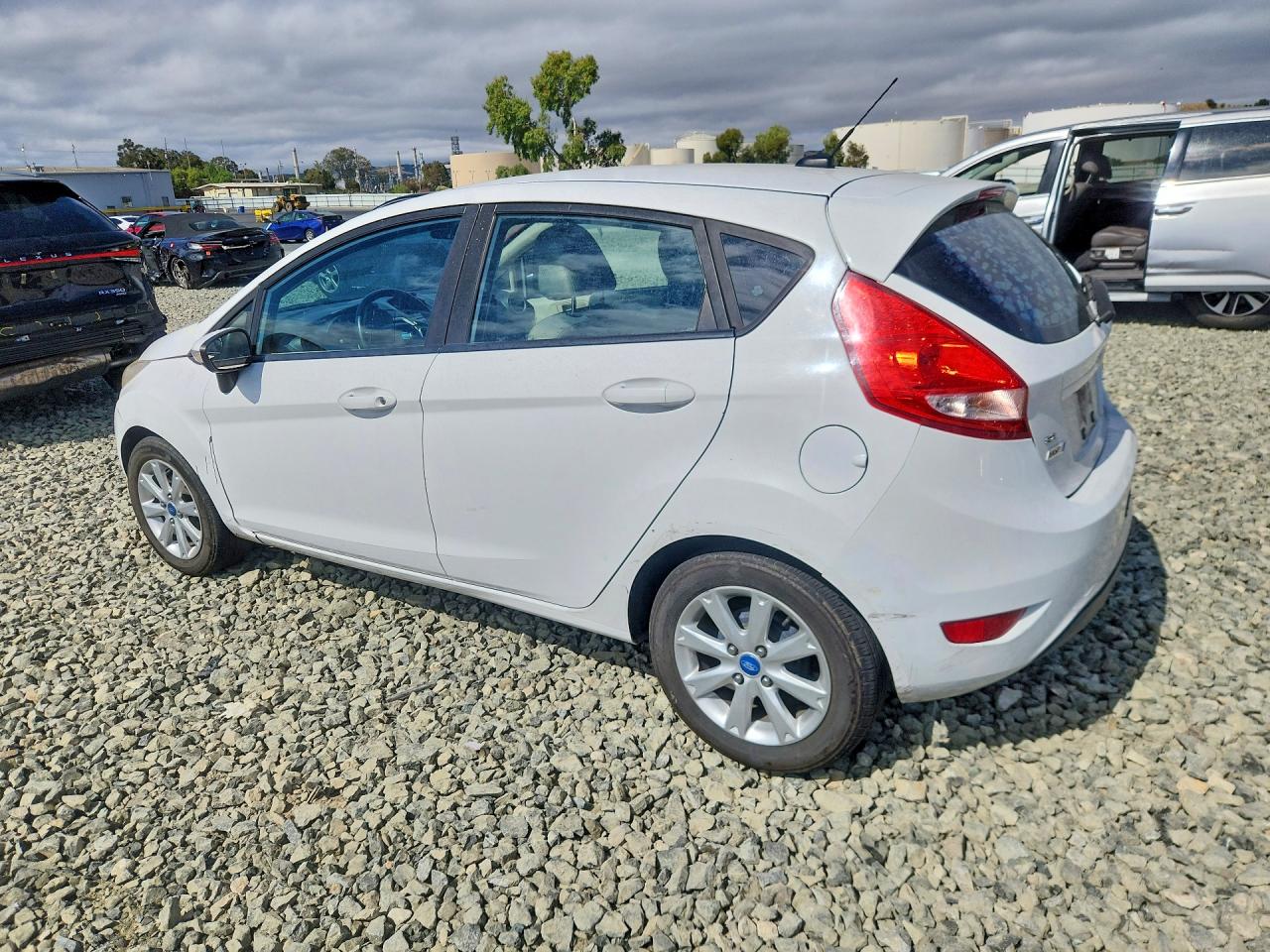 2013 Ford Fiesta Se White vin: 3FADP4EJ4DM159442
