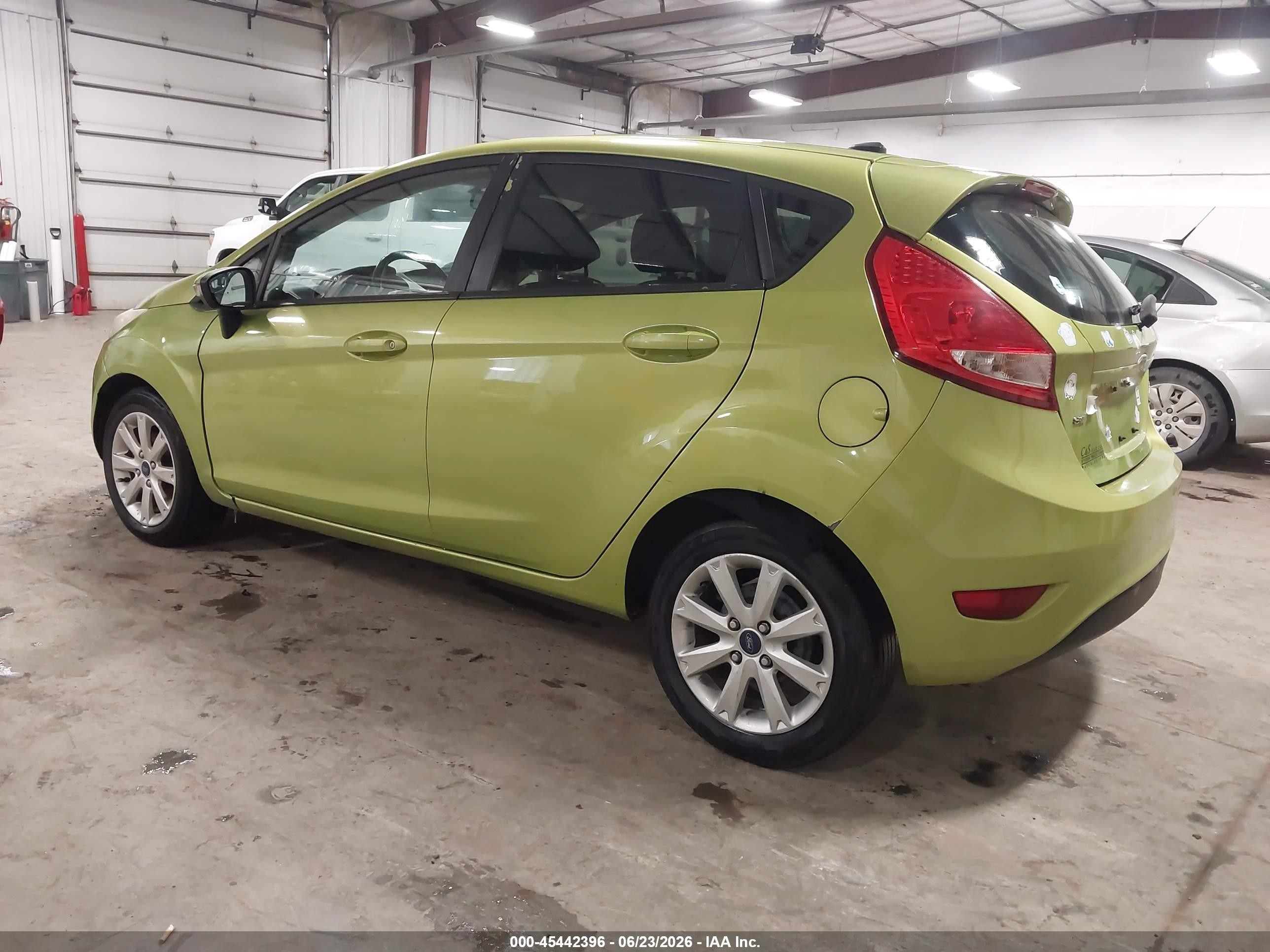 2013 Ford Fiesta Se Зеленый vin: 3FADP4EJ4DM220207