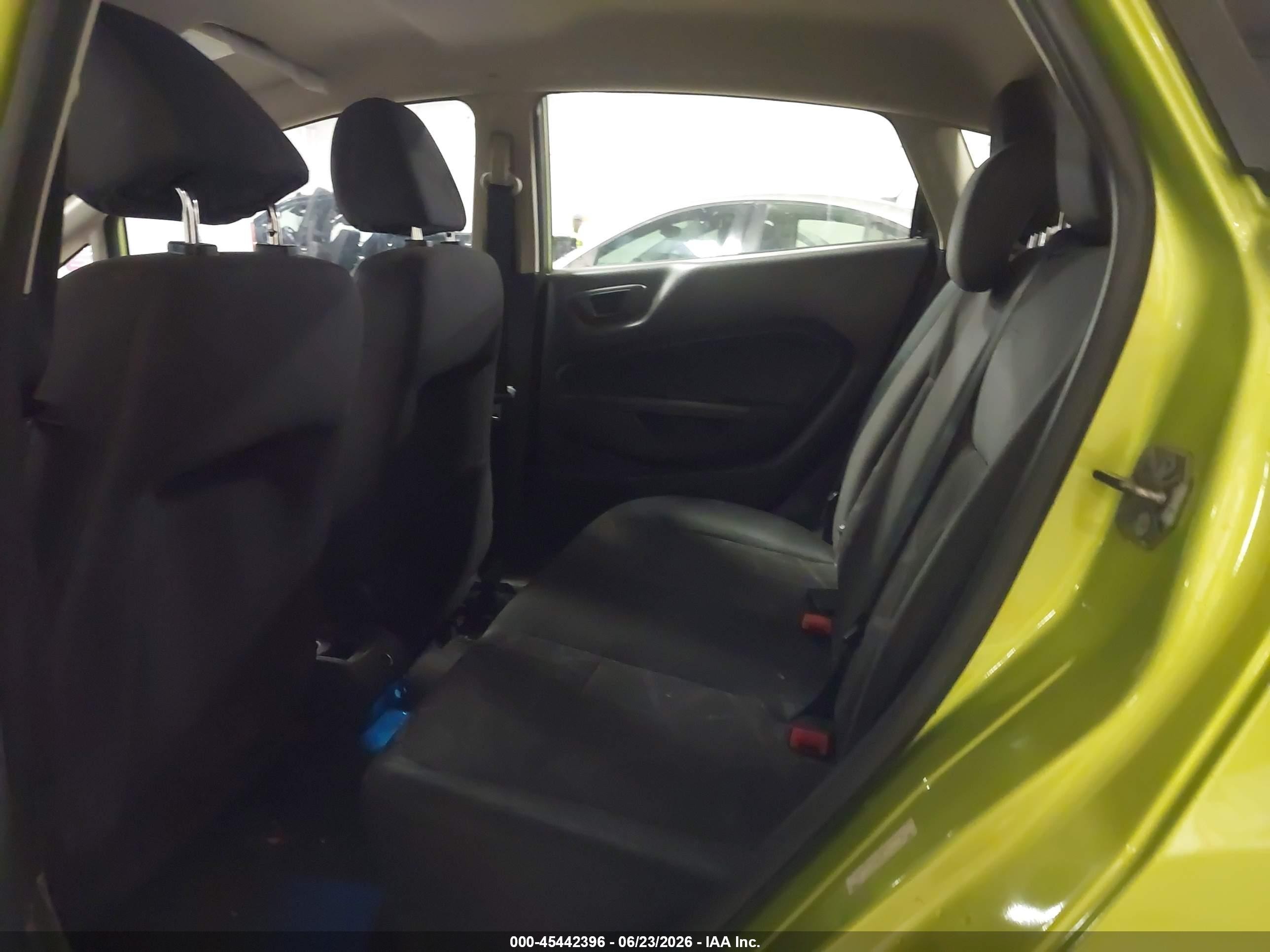 2013 Ford Fiesta Se Зеленый vin: 3FADP4EJ4DM220207
