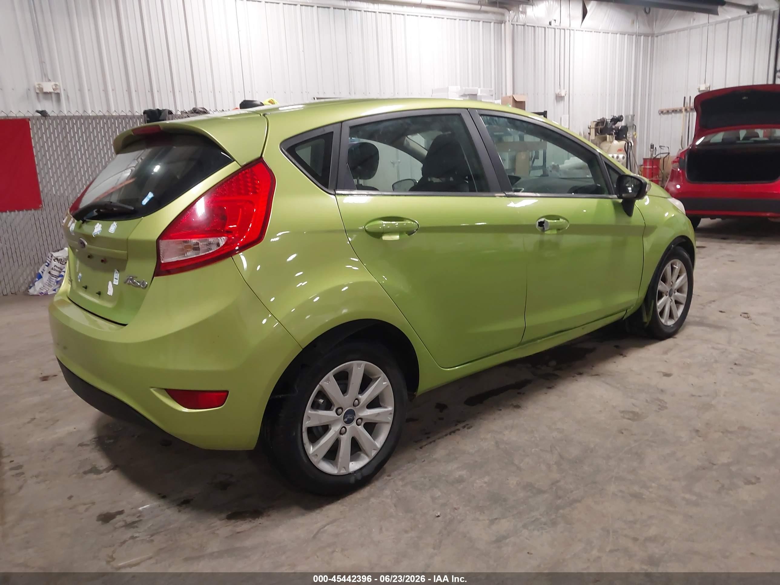 2013 Ford Fiesta Se Зеленый vin: 3FADP4EJ4DM220207