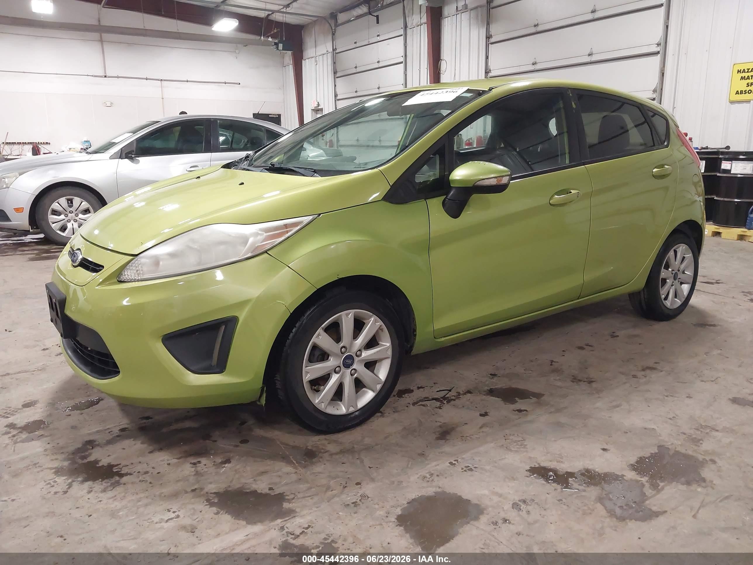2013 Ford Fiesta Se Зеленый vin: 3FADP4EJ4DM220207