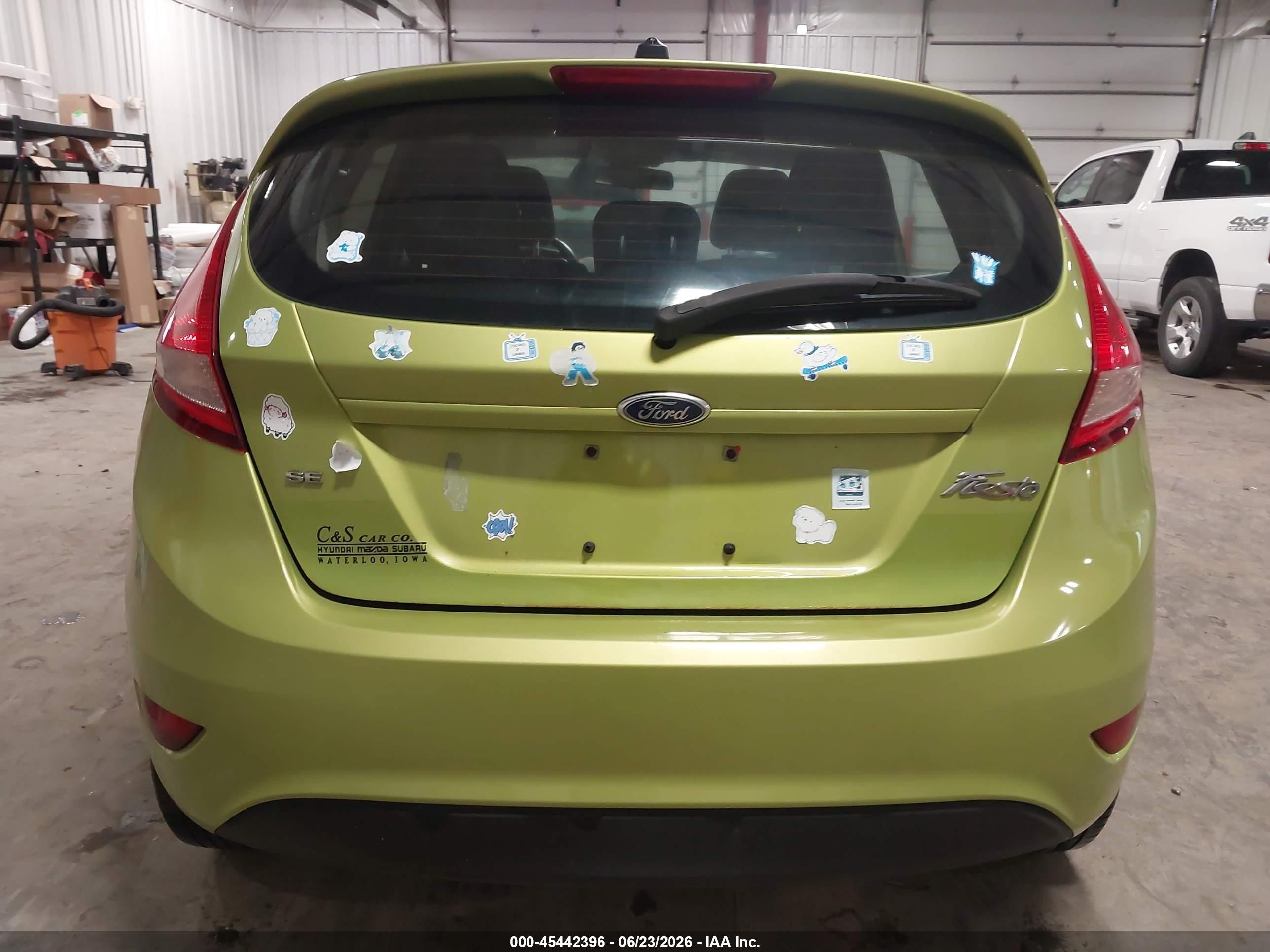 2013 Ford Fiesta Se Зеленый vin: 3FADP4EJ4DM220207
