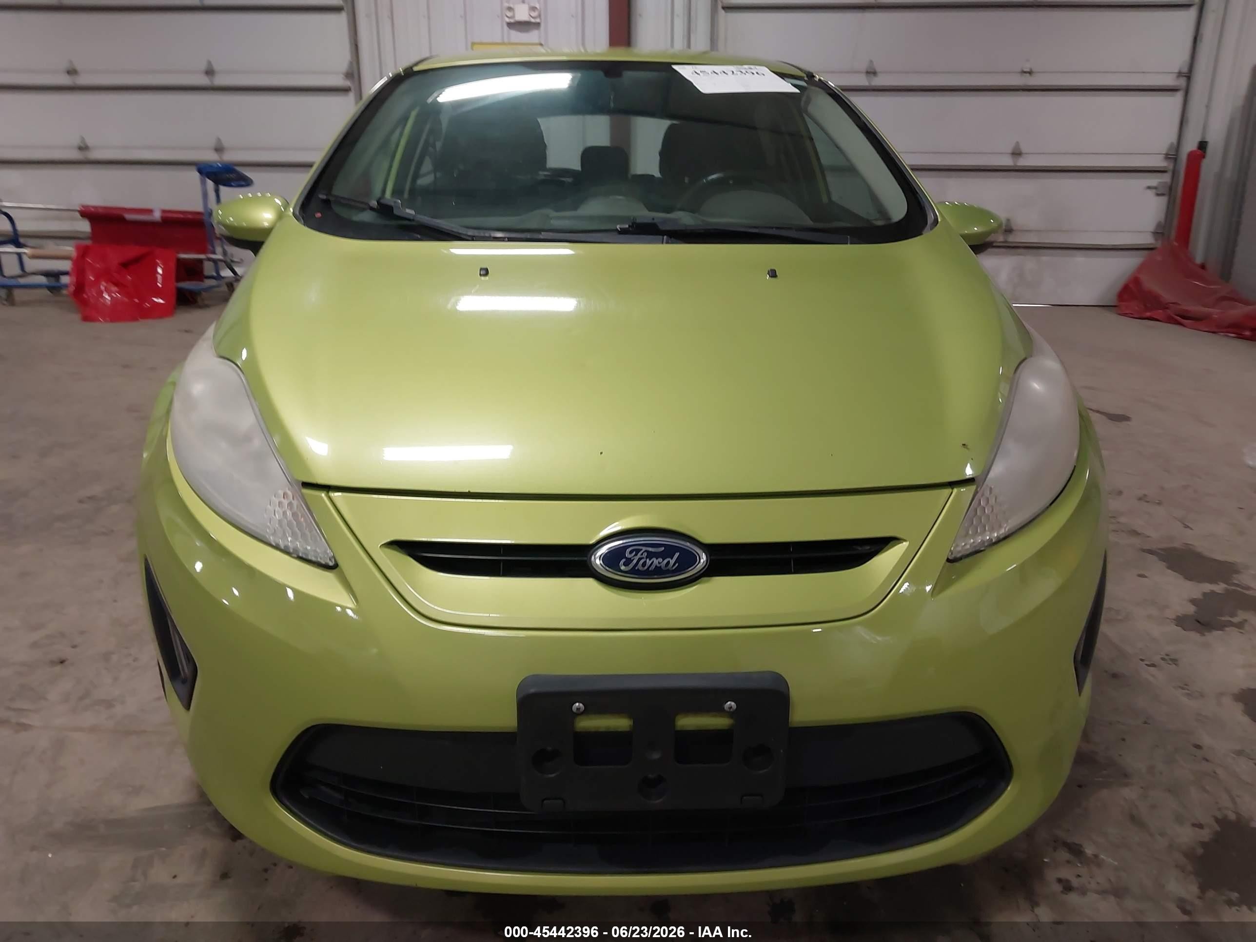 2013 Ford Fiesta Se Зеленый vin: 3FADP4EJ4DM220207