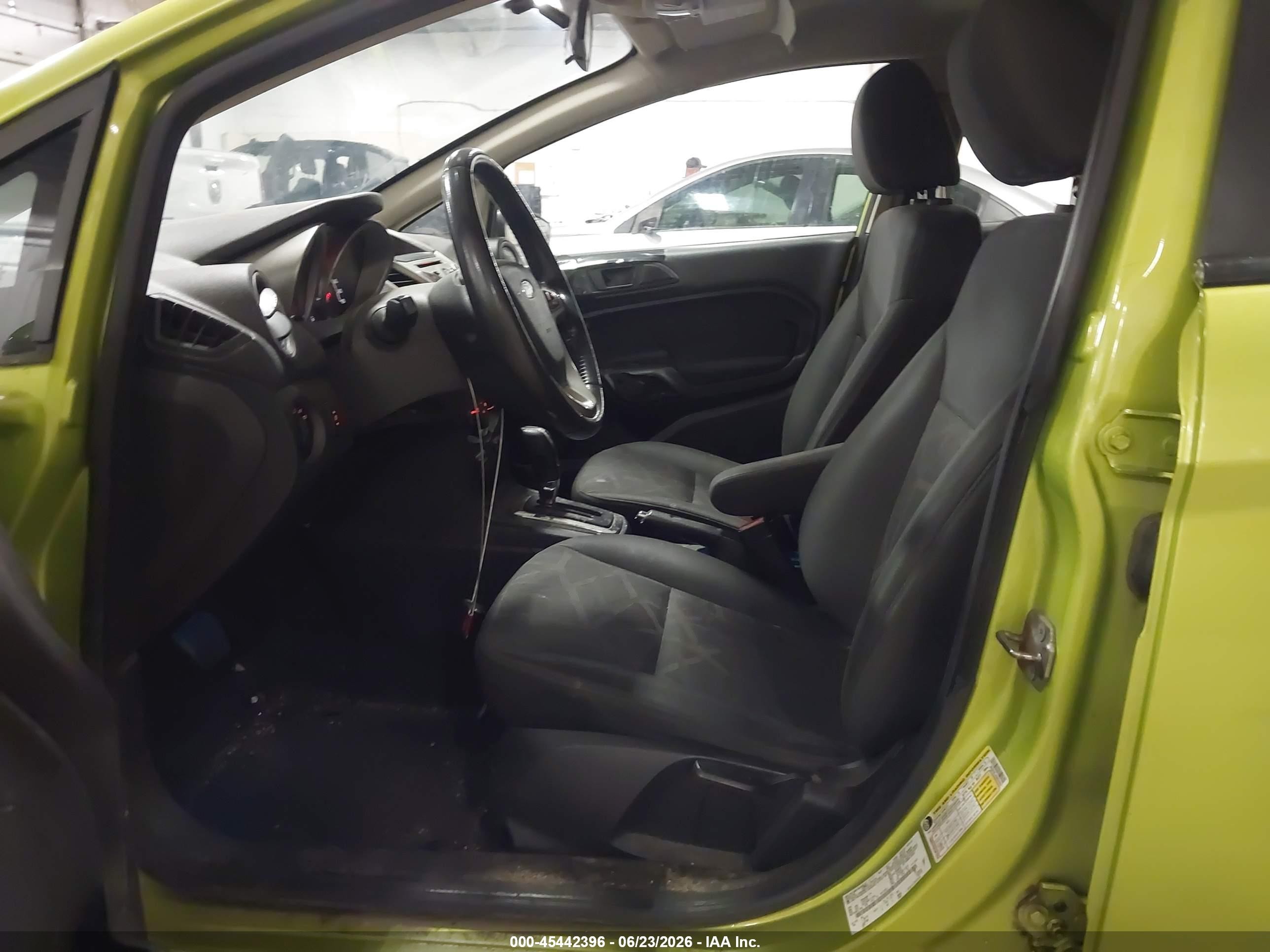2013 Ford Fiesta Se Зеленый vin: 3FADP4EJ4DM220207
