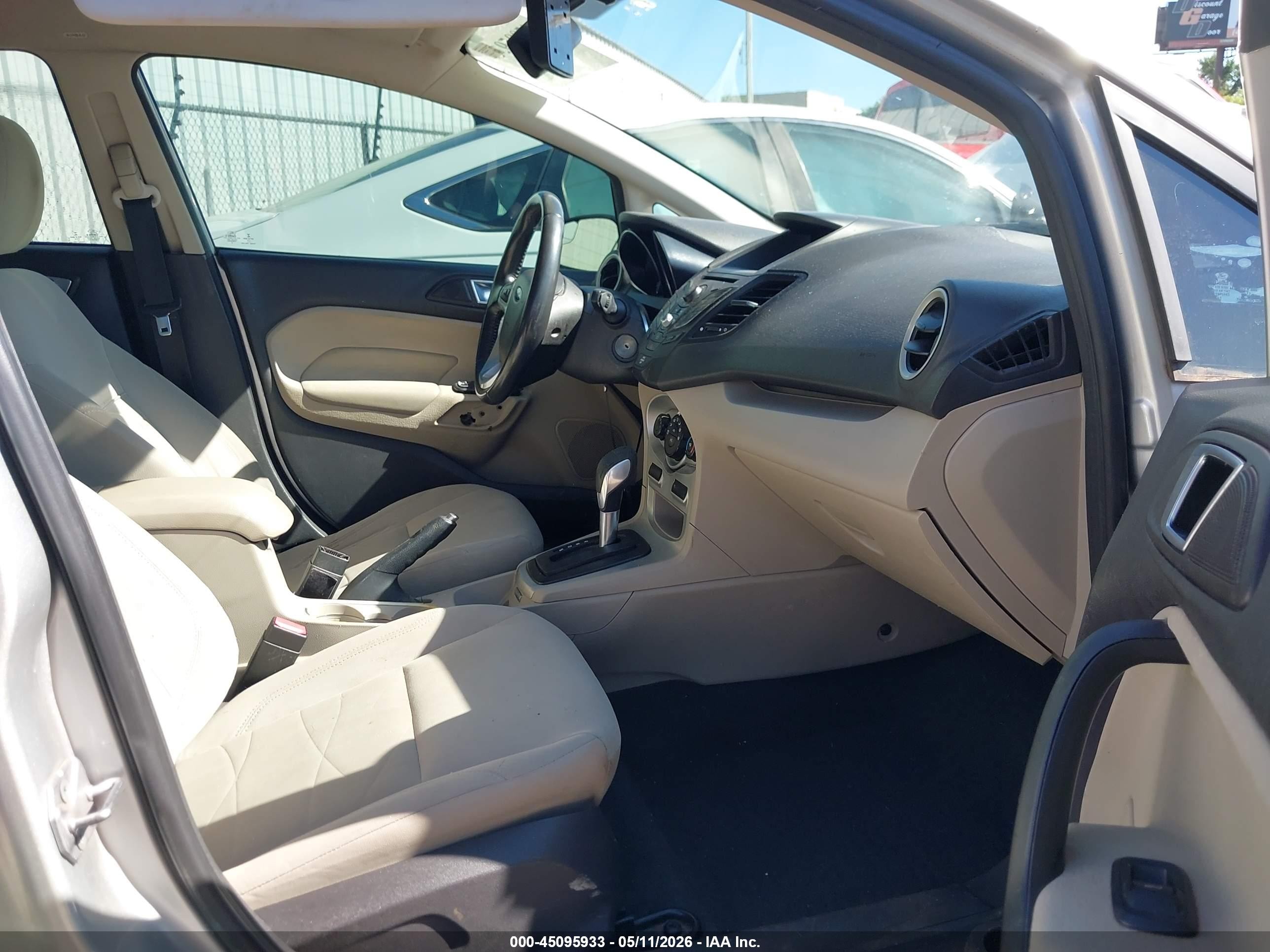 2014 Ford Fiesta Se Silver vin: 3FADP4EJ4EM118181