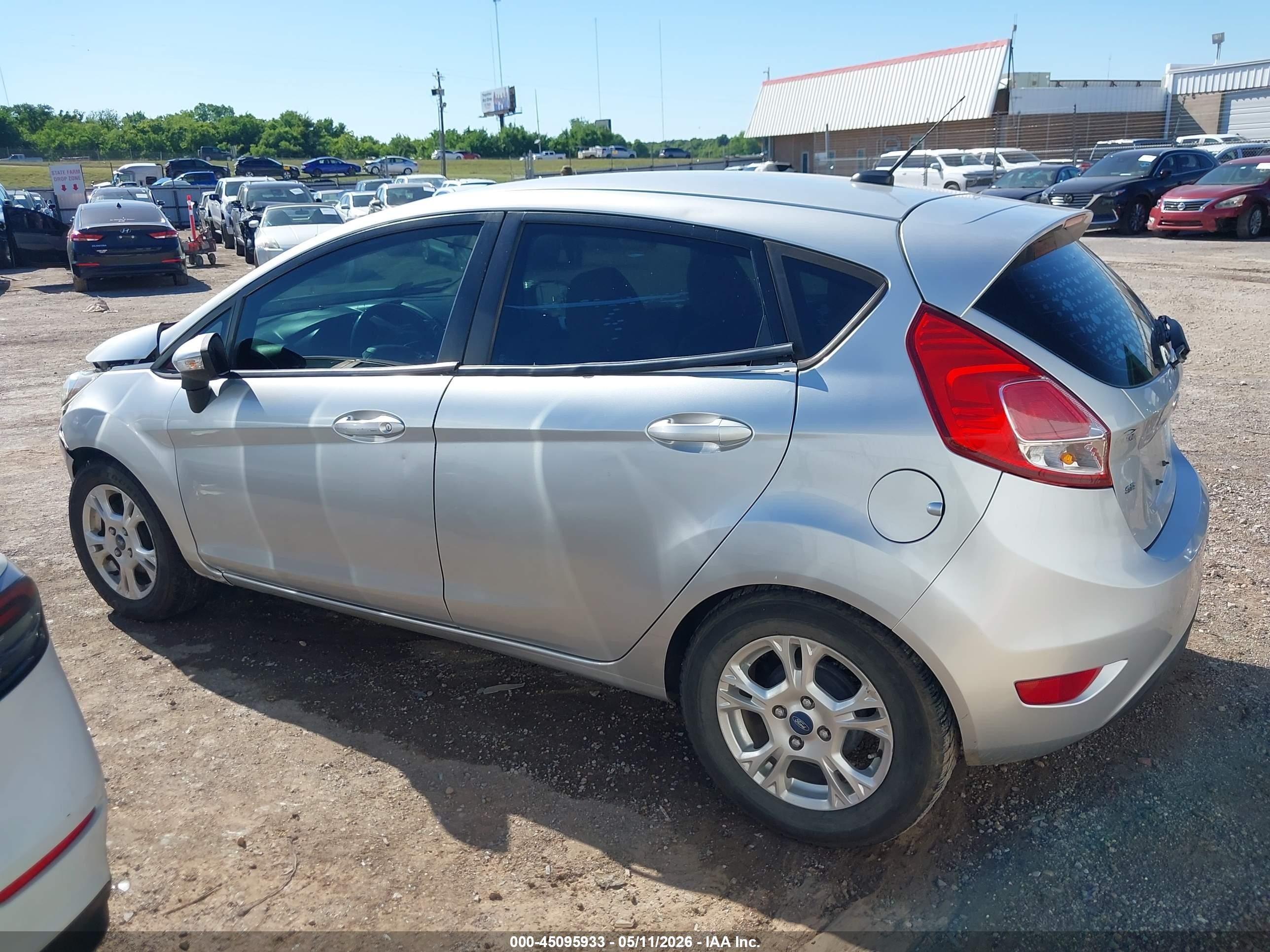 2014 Ford Fiesta Se Silver vin: 3FADP4EJ4EM118181