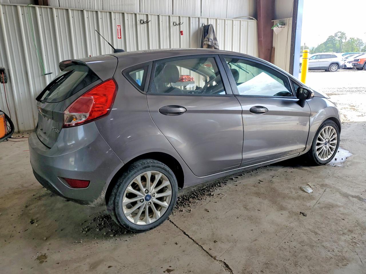 2014 Ford Fiesta Se Серебряный vin: 3FADP4EJ4EM131559