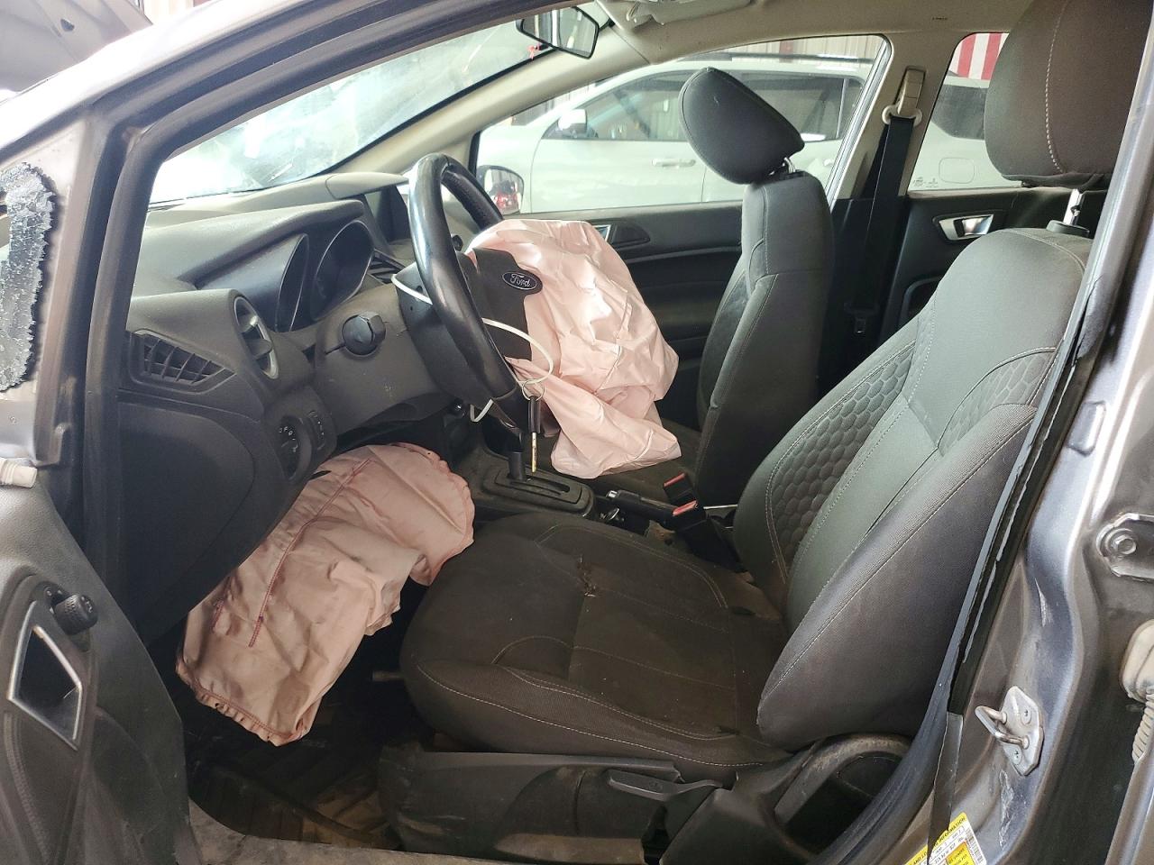 2014 Ford Fiesta Se Серебряный vin: 3FADP4EJ4EM131559