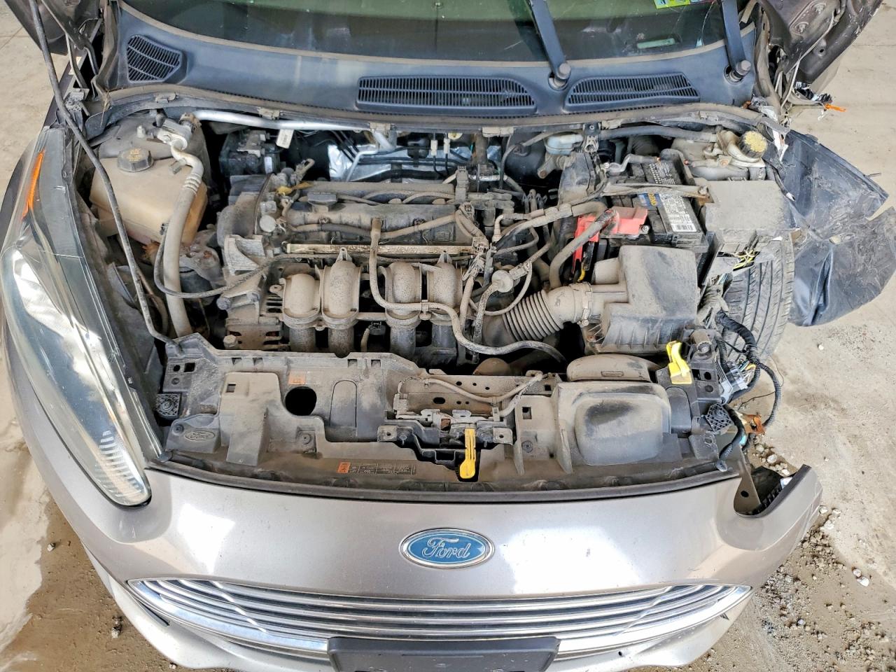 2014 Ford Fiesta Se Серебряный vin: 3FADP4EJ4EM131559