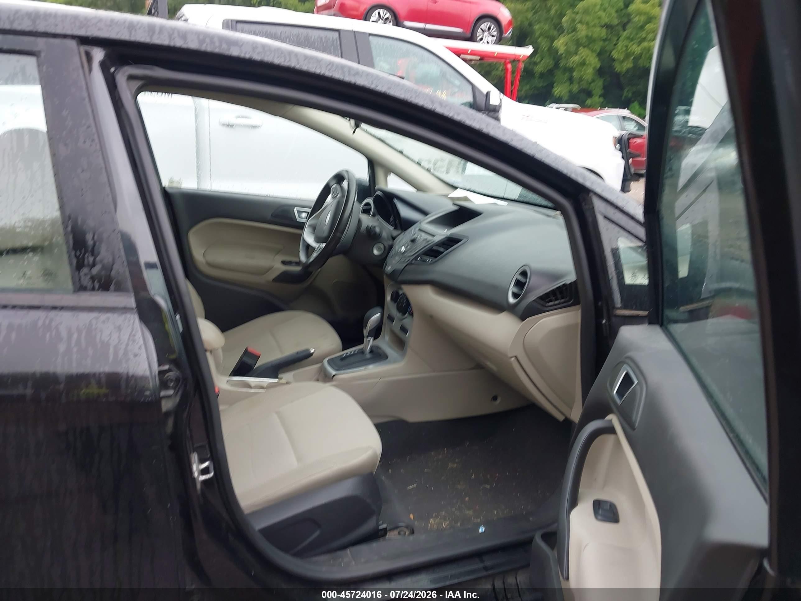 2015 Ford Fiesta Se Черный vin: 3FADP4EJ4FM136276