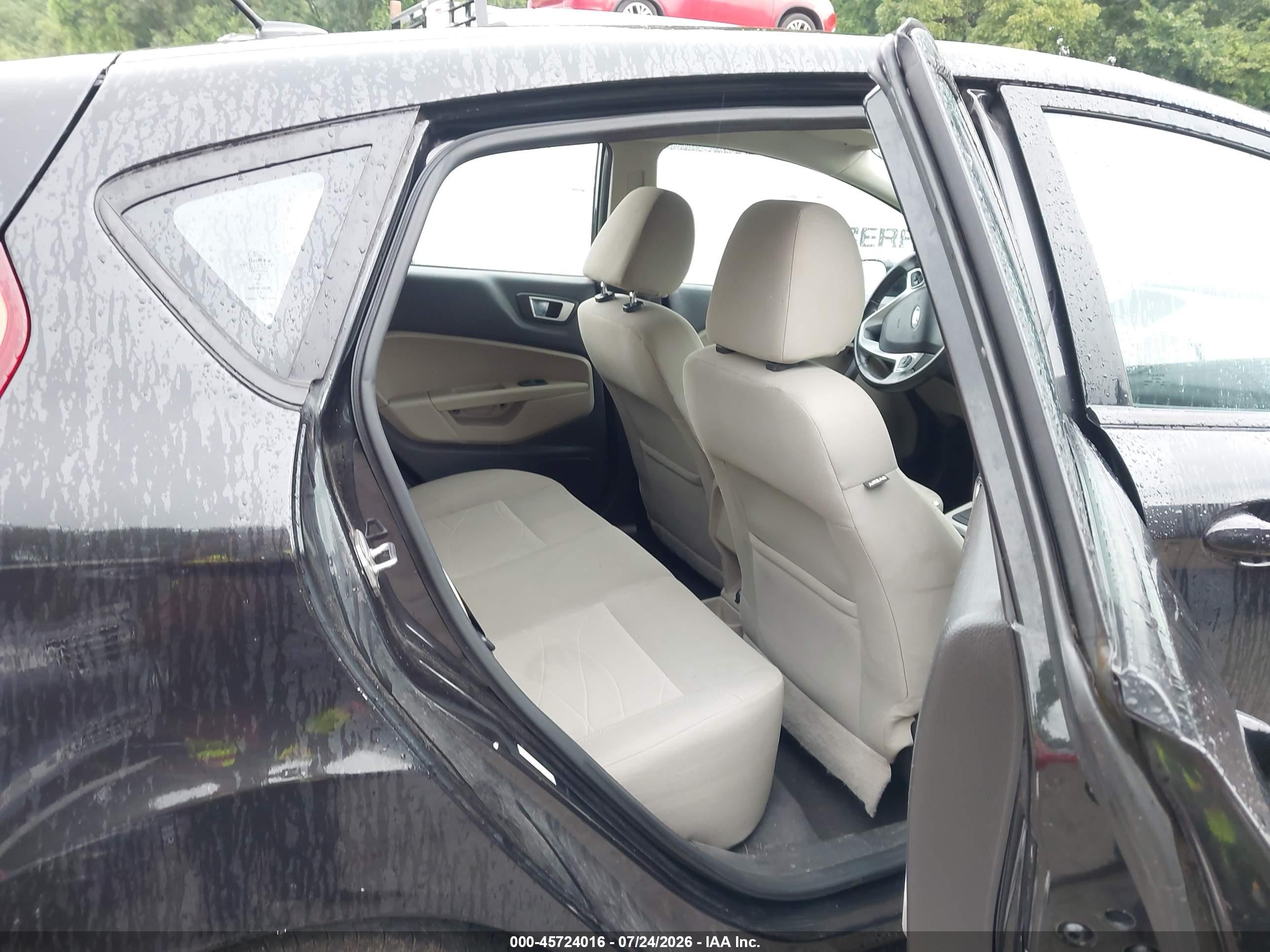 2015 Ford Fiesta Se Черный vin: 3FADP4EJ4FM136276