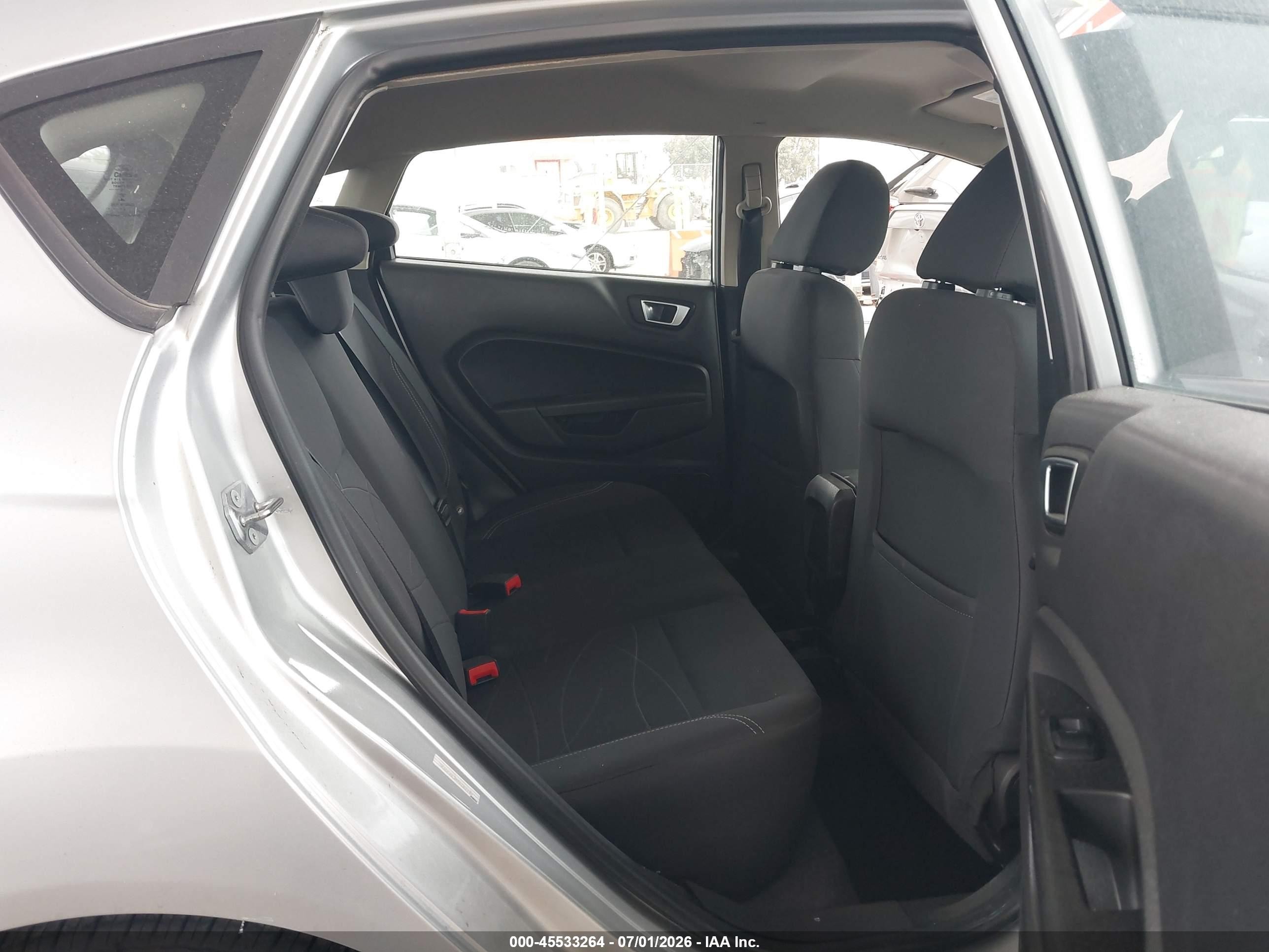 2015 Ford Fiesta Se Silver vin: 3FADP4EJ4FM181749