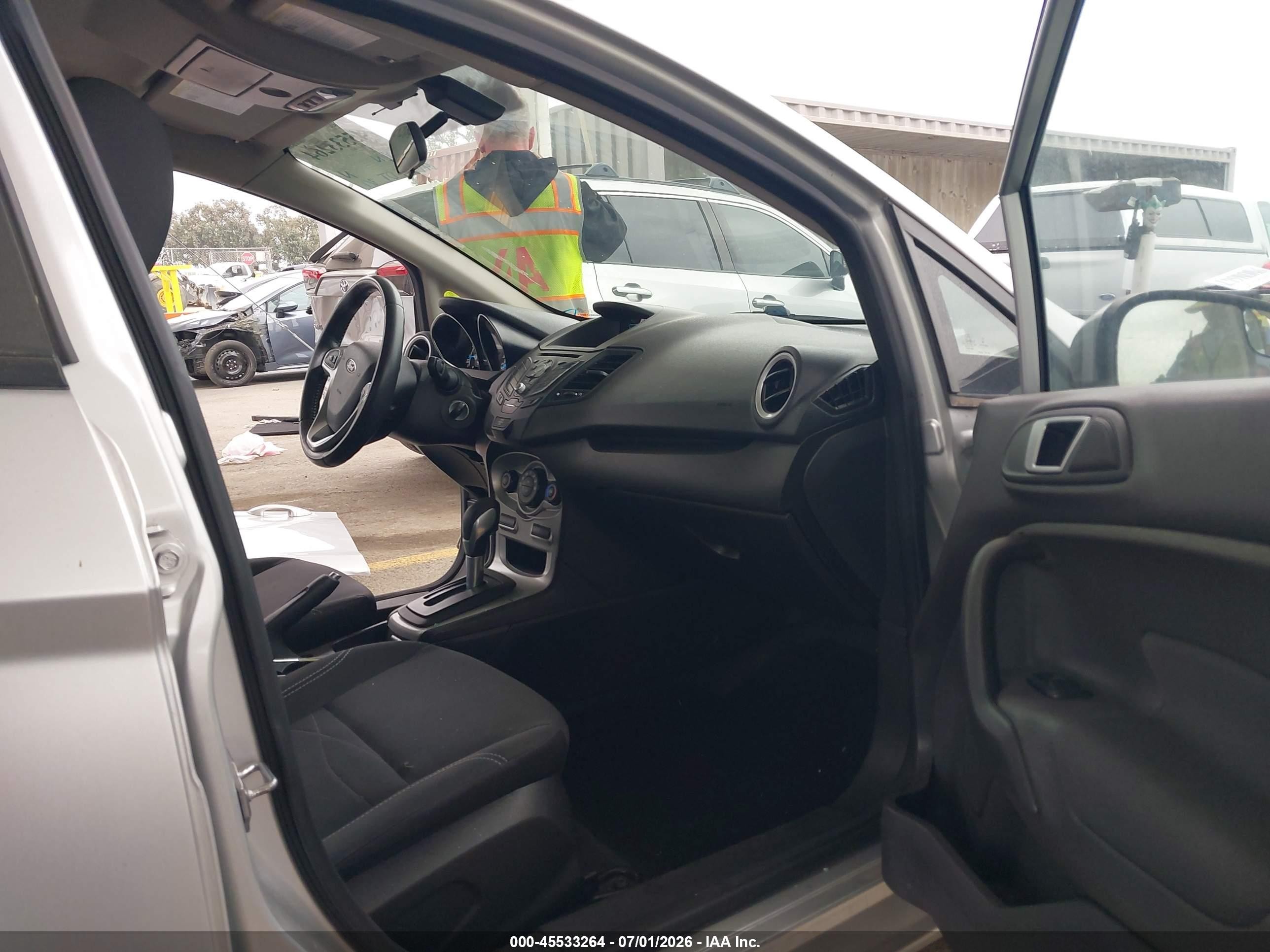 2015 Ford Fiesta Se Silver vin: 3FADP4EJ4FM181749