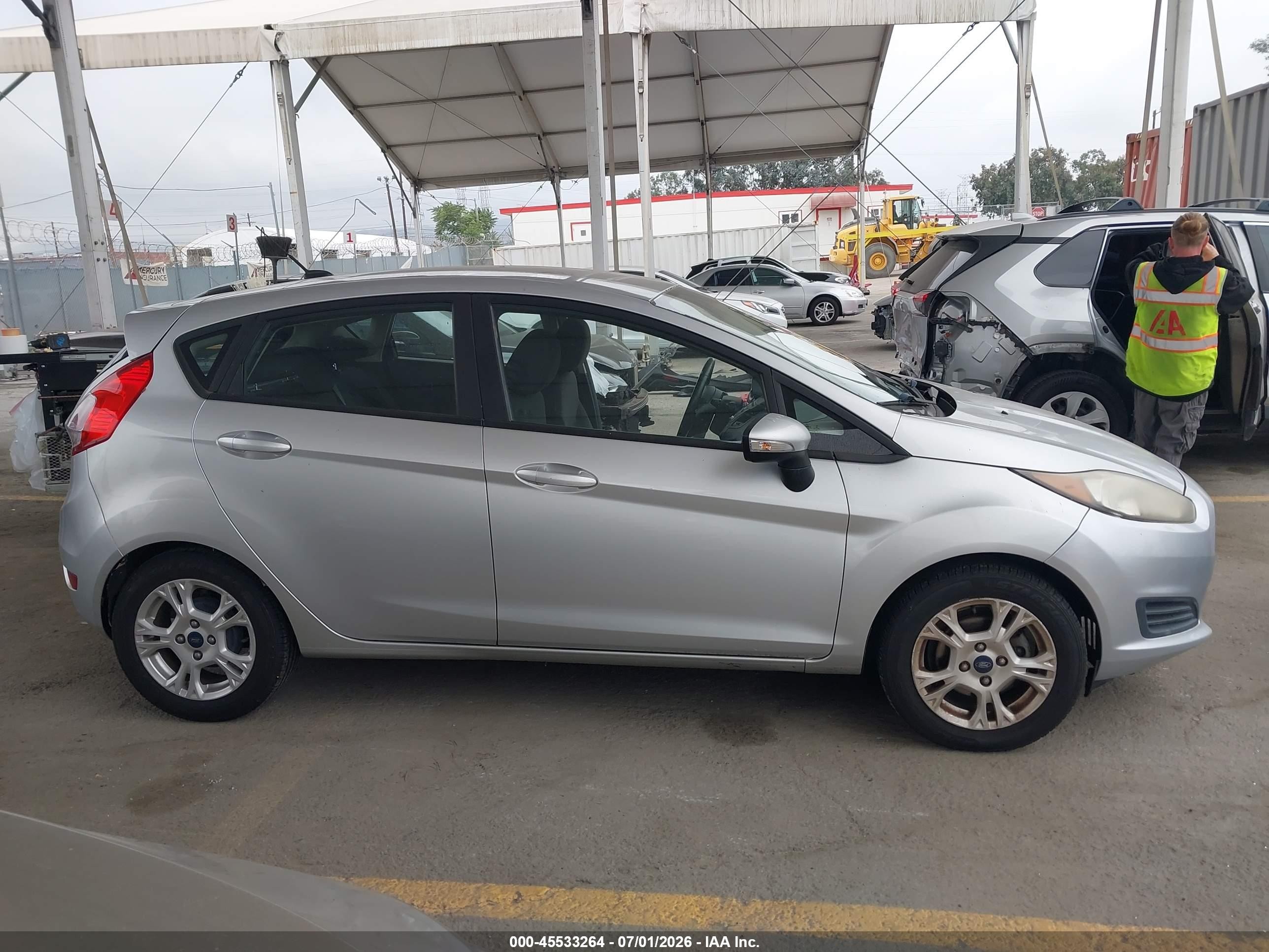 2015 Ford Fiesta Se Silver vin: 3FADP4EJ4FM181749