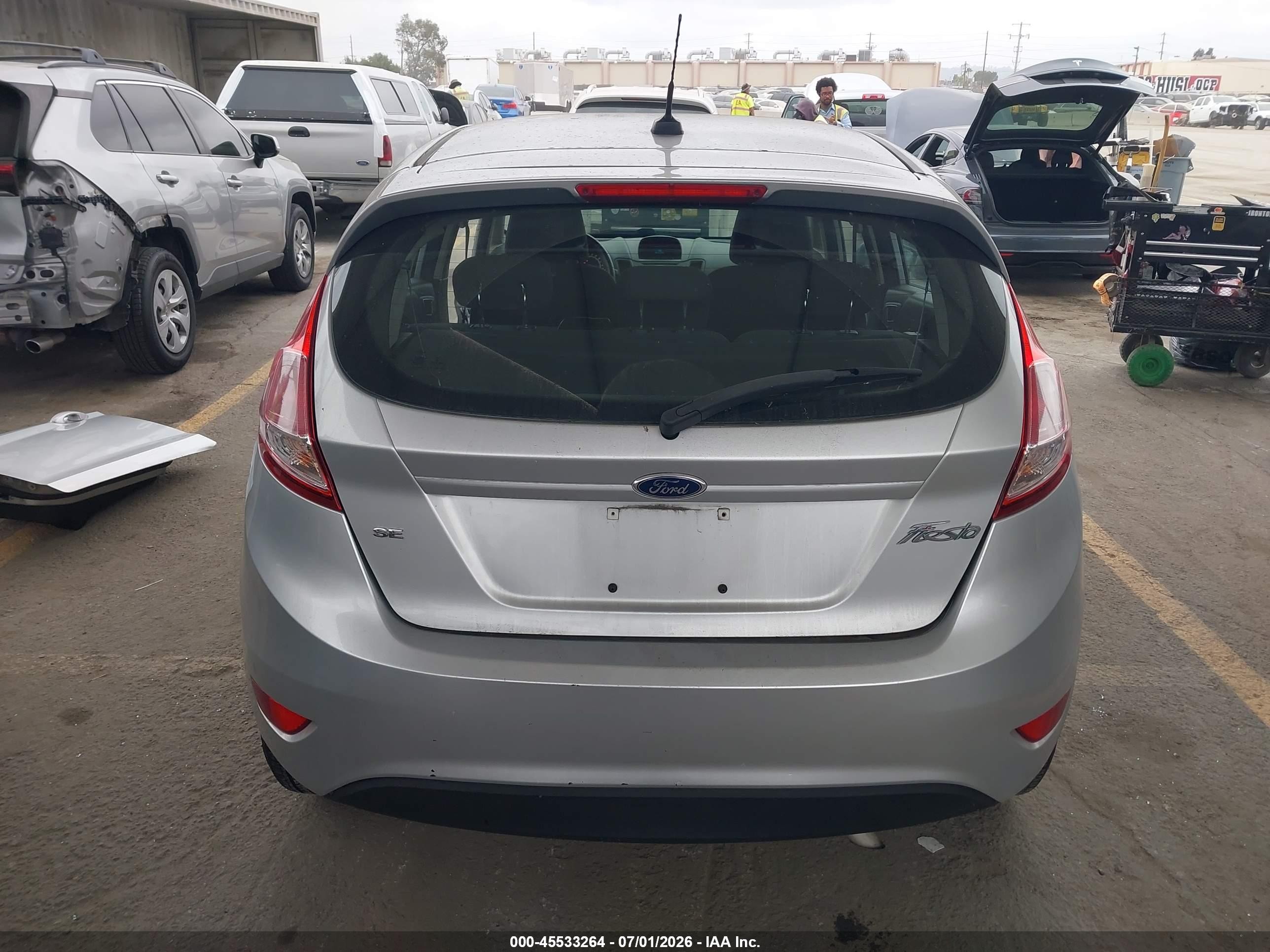 2015 Ford Fiesta Se Silver vin: 3FADP4EJ4FM181749