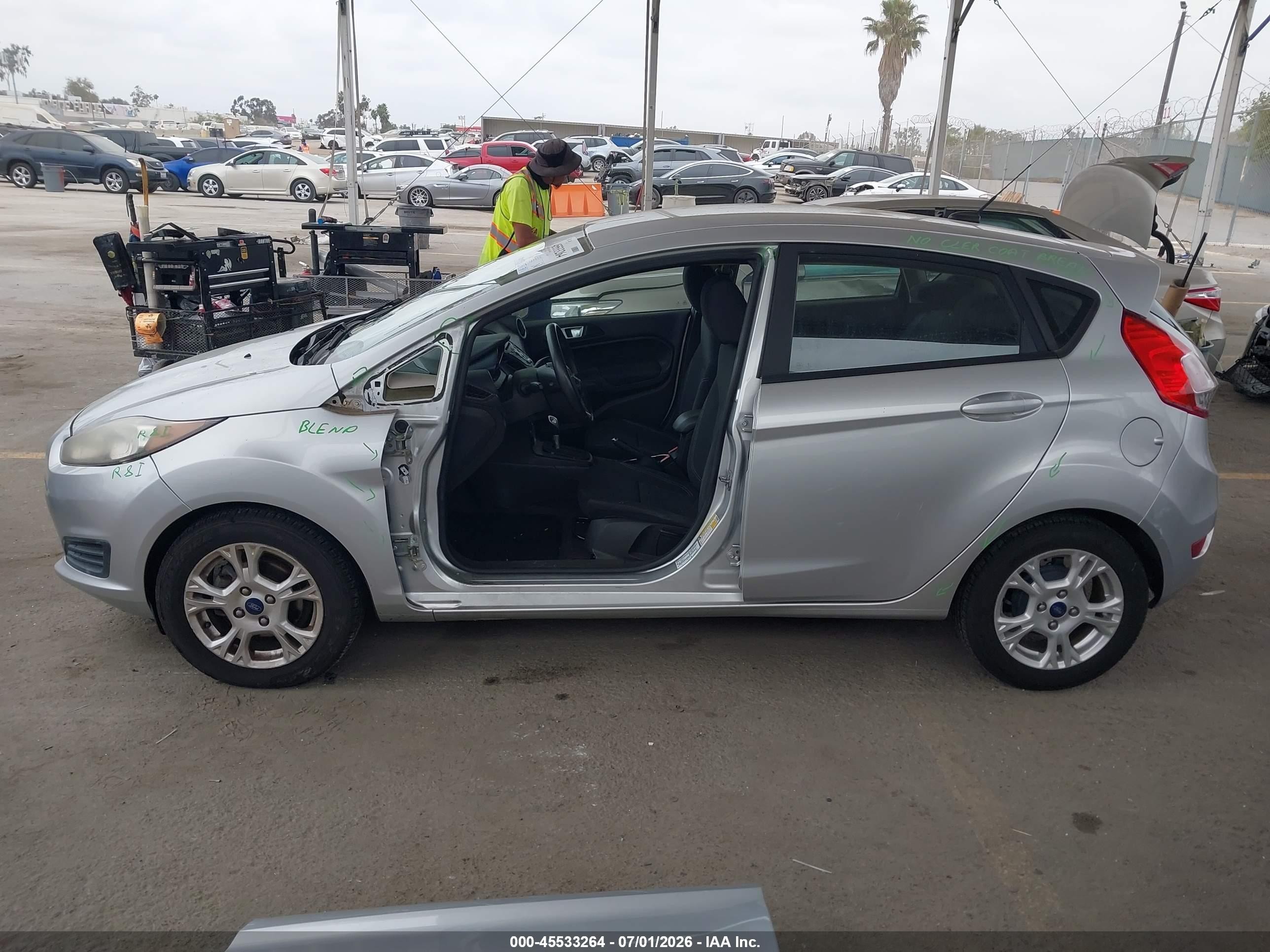 2015 Ford Fiesta Se Silver vin: 3FADP4EJ4FM181749