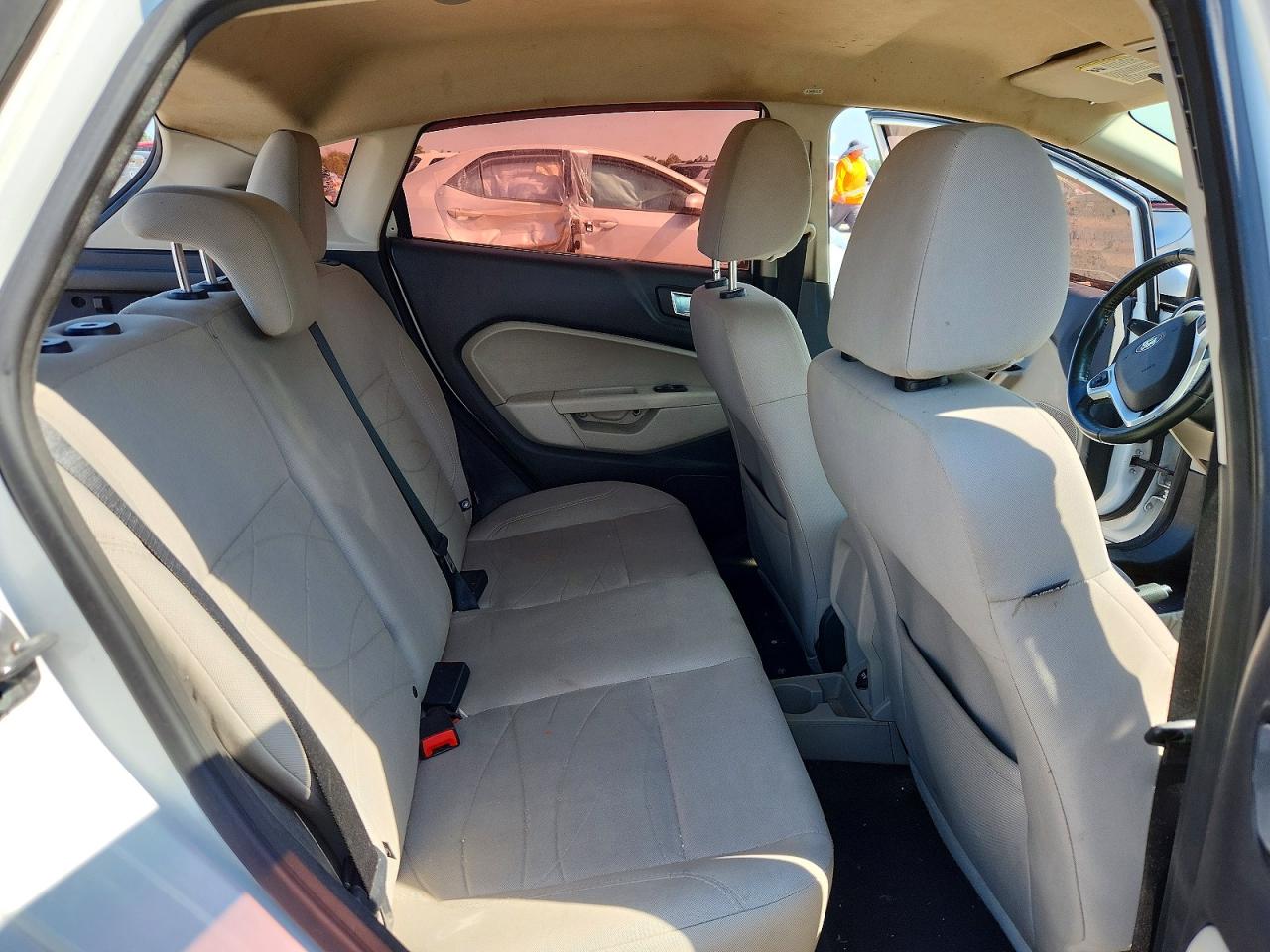2015 Ford Fiesta Se White vin: 3FADP4EJ4FM225541