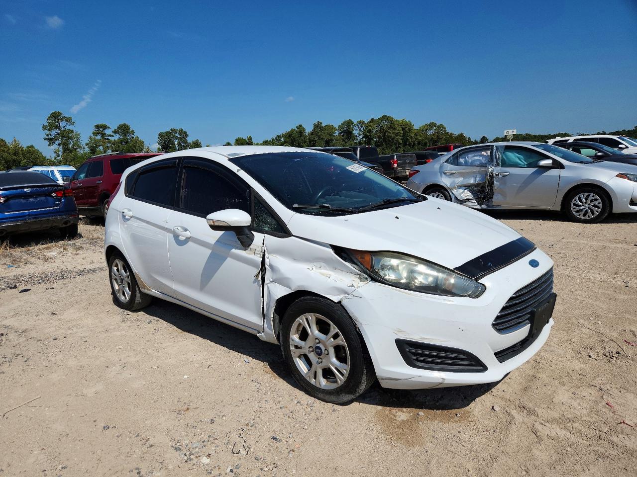 2015 Ford Fiesta Se White vin: 3FADP4EJ4FM225541