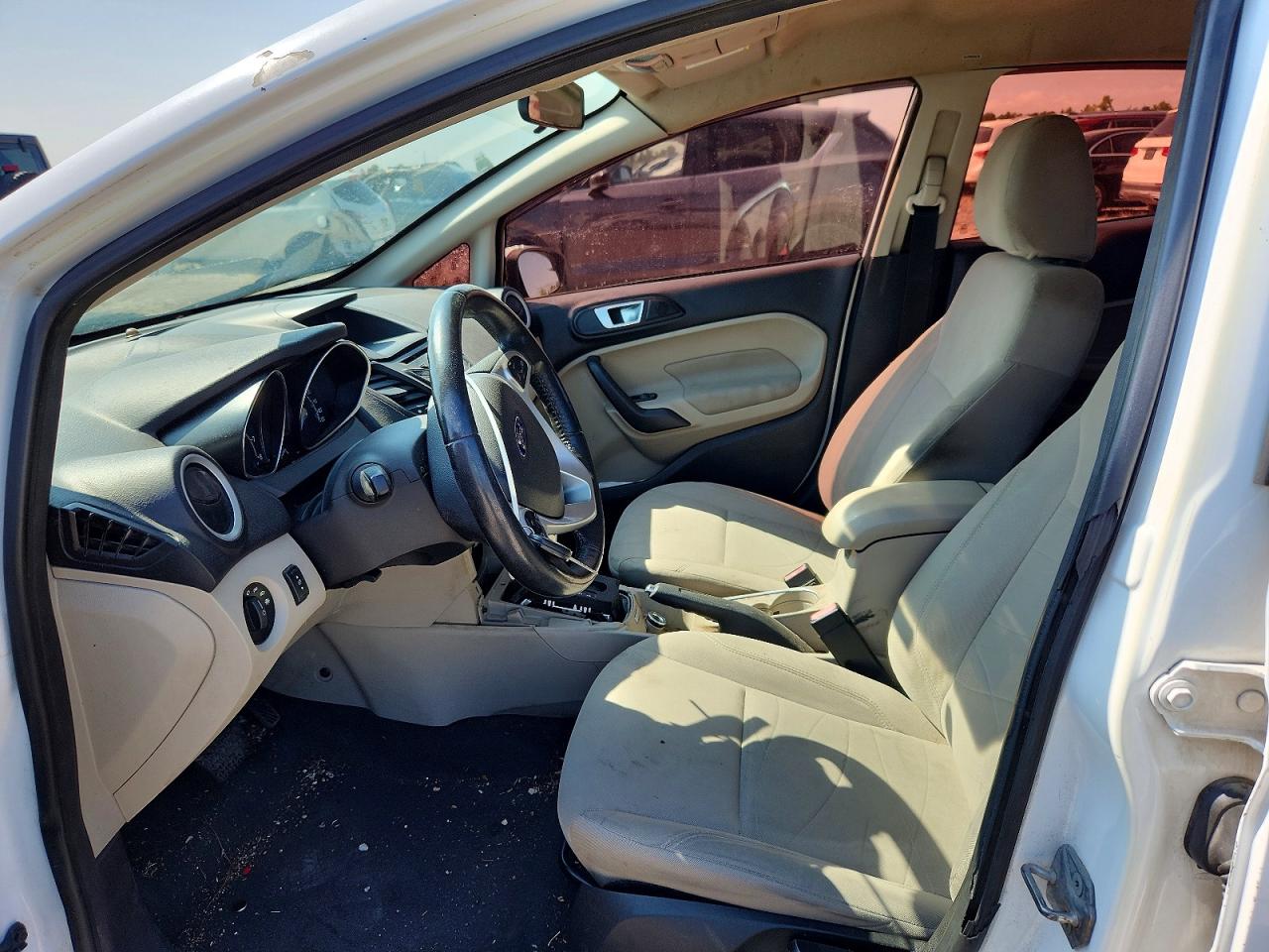 2015 Ford Fiesta Se White vin: 3FADP4EJ4FM225541